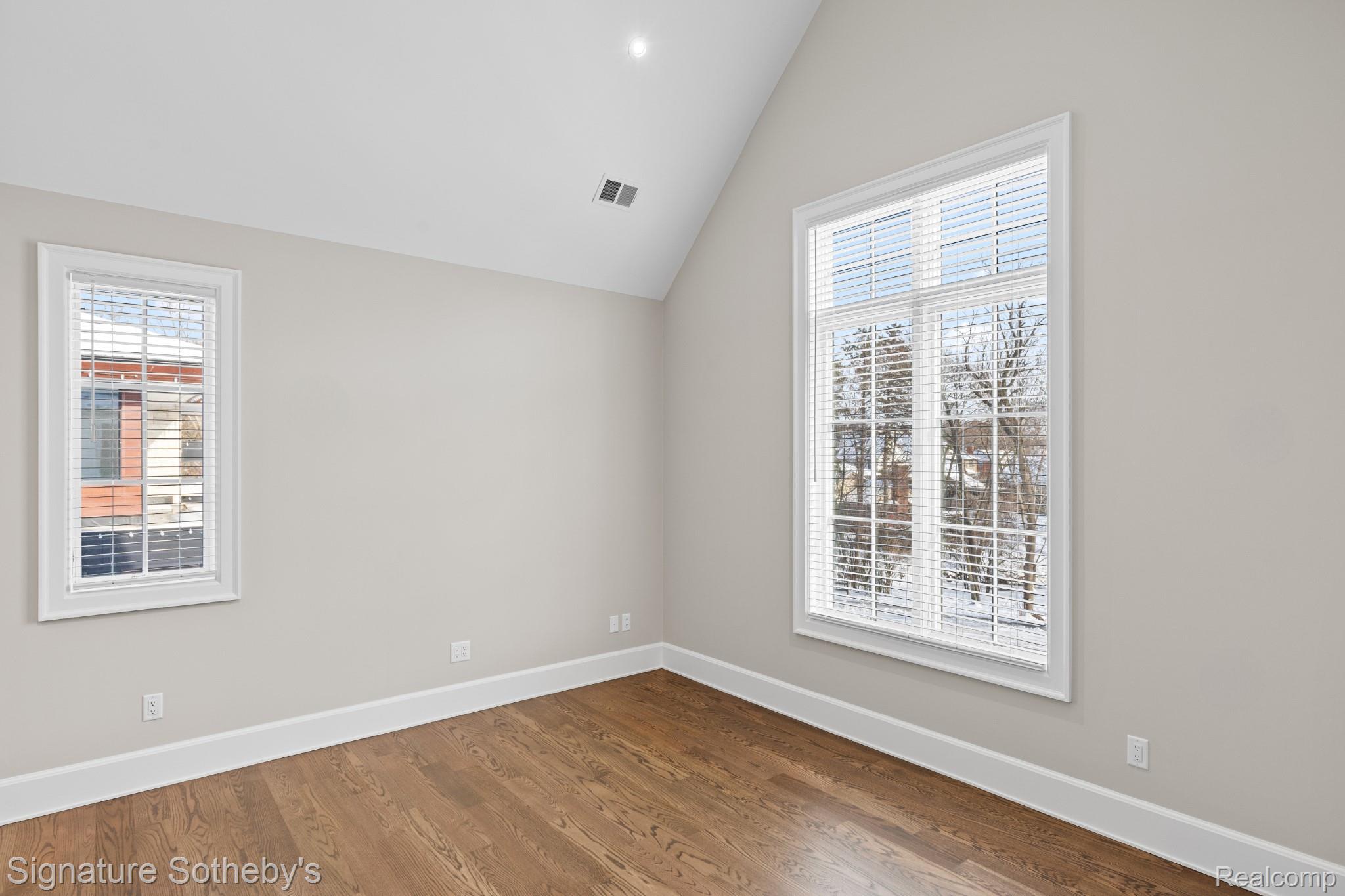 1295 Lakeside Drive Property Photo 23