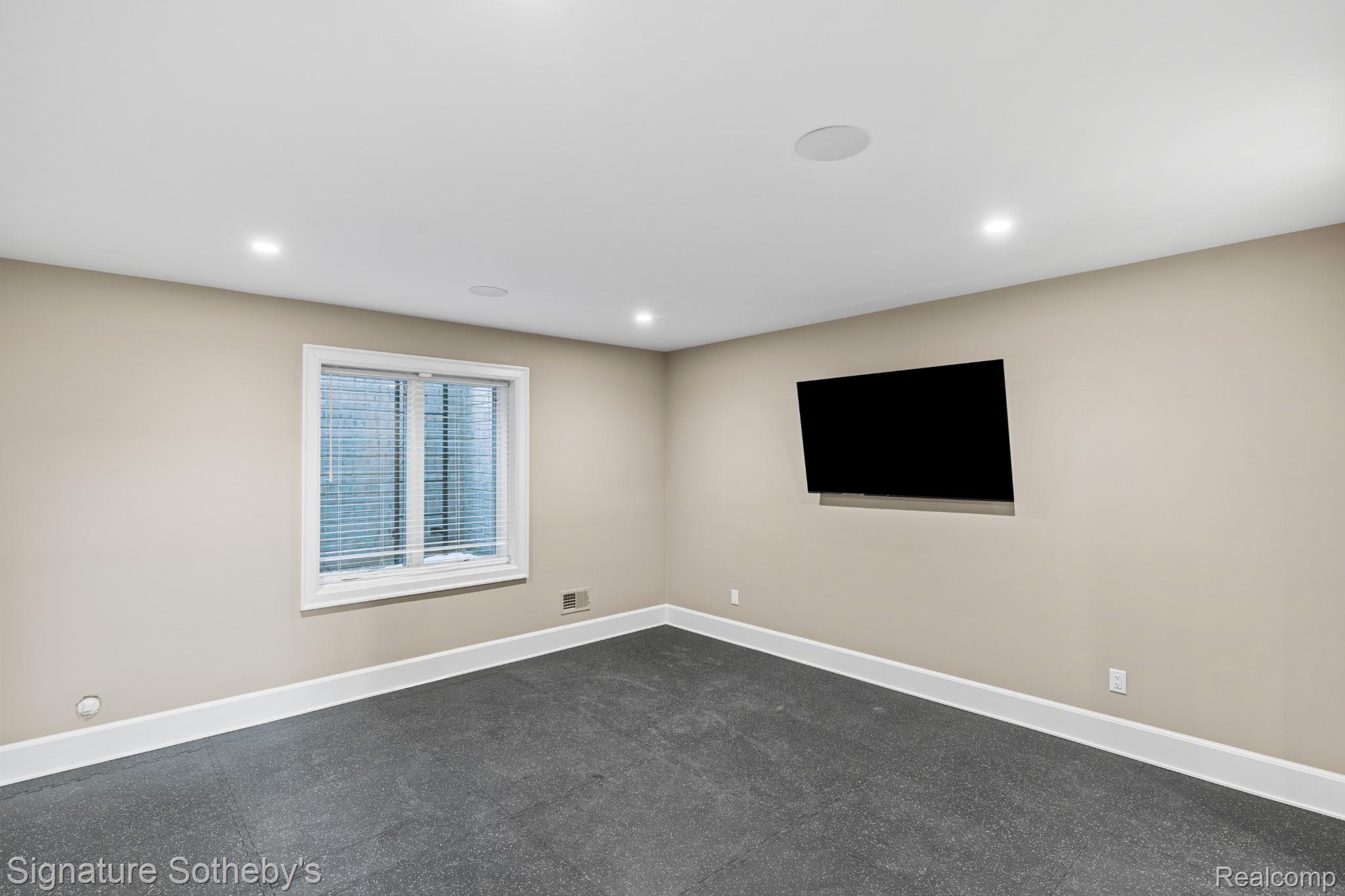1295 Lakeside Drive Property Photo 32