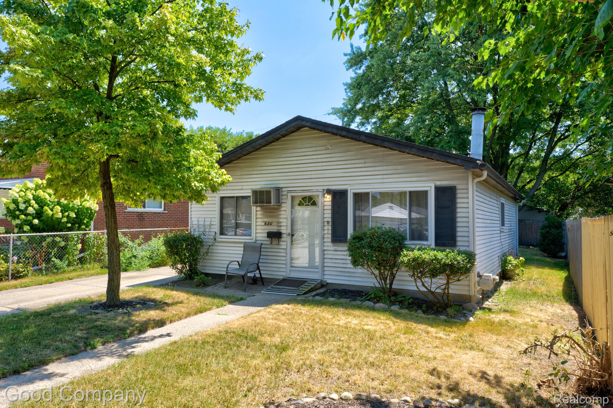 680 E Annabelle Avenue Property Photo 1