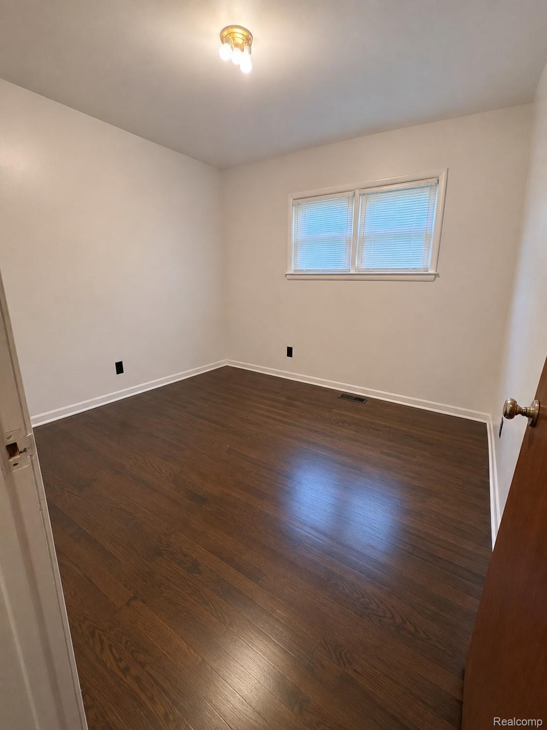 3441 E Maple Avenue Property Photo 8