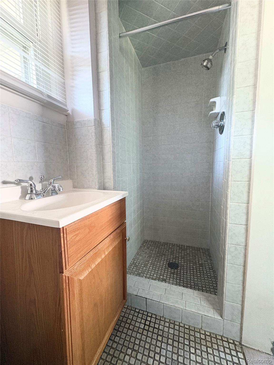 3441 E Maple Avenue Property Photo 10