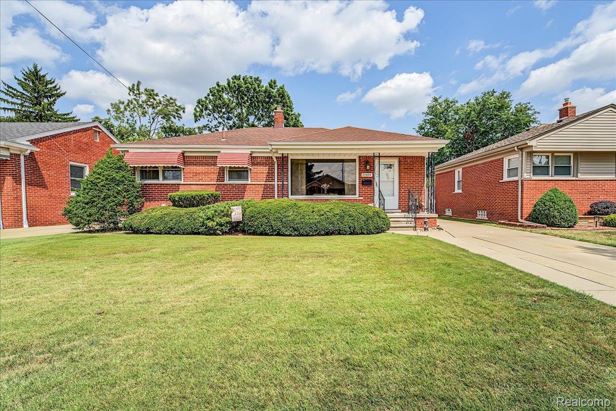 17404 Leslie Avenue Property Photo 1
