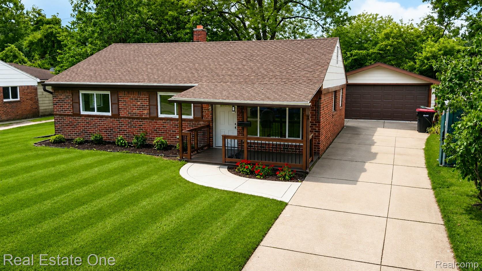 28463 Sutherland Street Property Photo 1