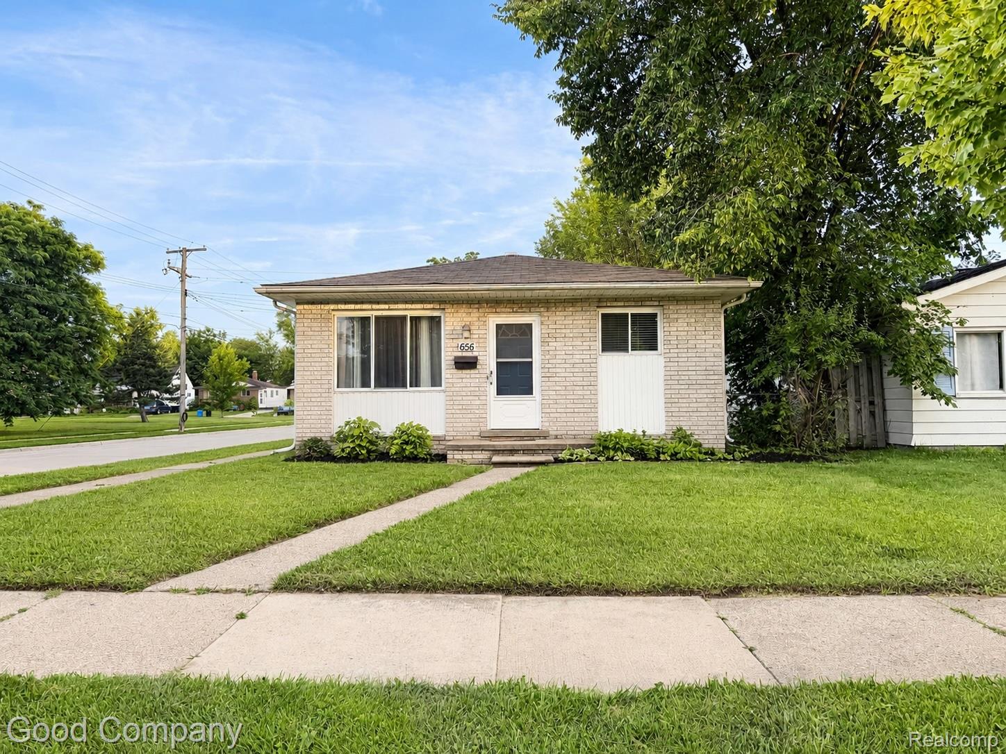 656 E Hudson Avenue Property Photo 1