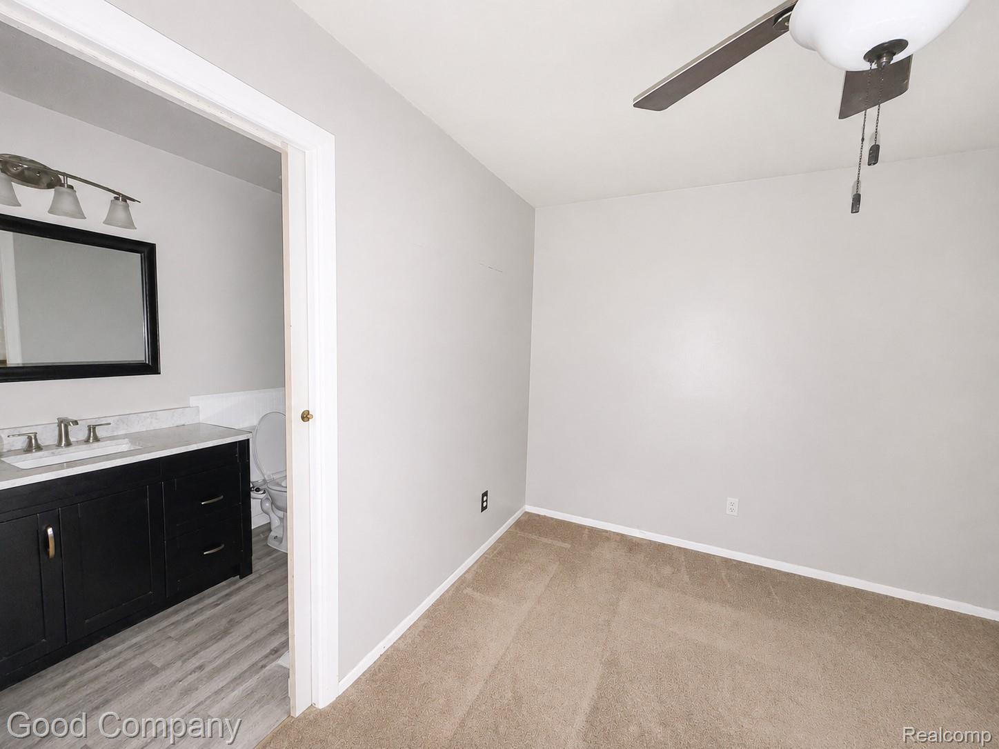 656 E Hudson Avenue Property Photo 11
