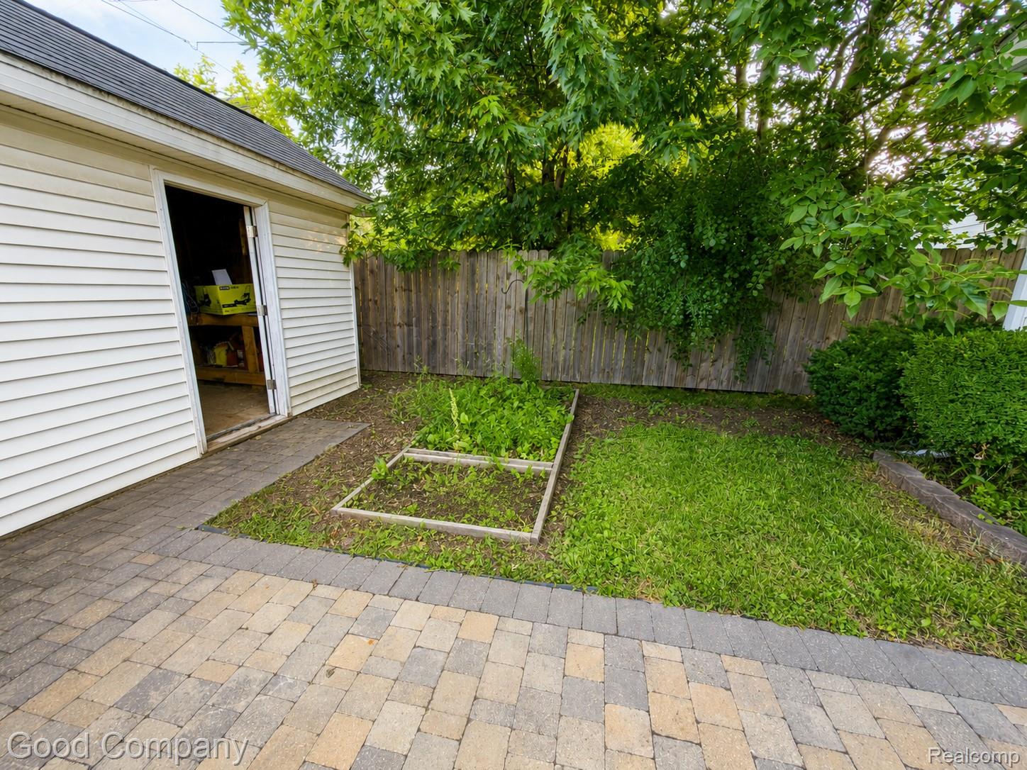 656 E Hudson Avenue Property Photo 17