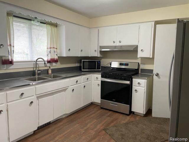 5122 W Bristol Road Property Photo 3