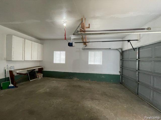 5122 W Bristol Road Property Photo 9