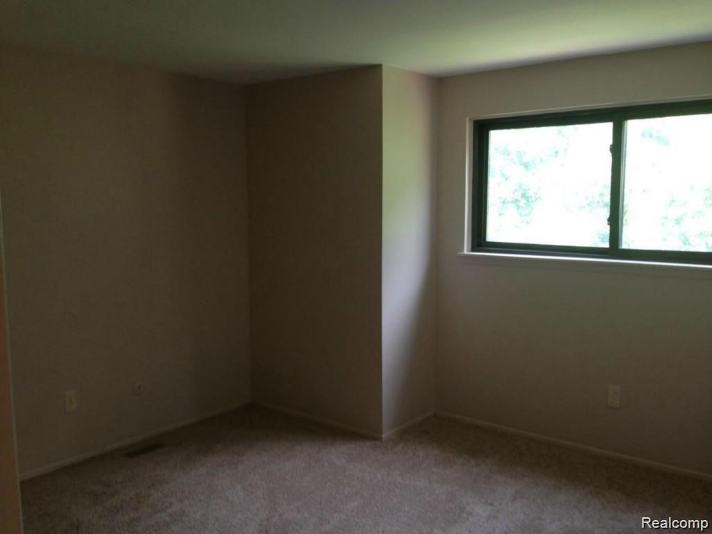 1661 Wimbledon Property Photo 9