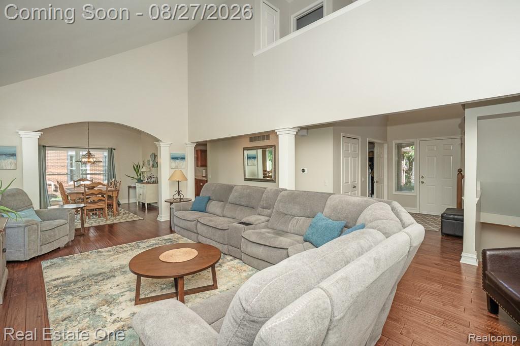 1026 Pointe Place Boulevard Property Photo 3
