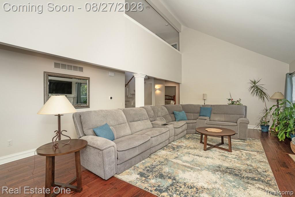 1026 Pointe Place Boulevard Property Photo 5
