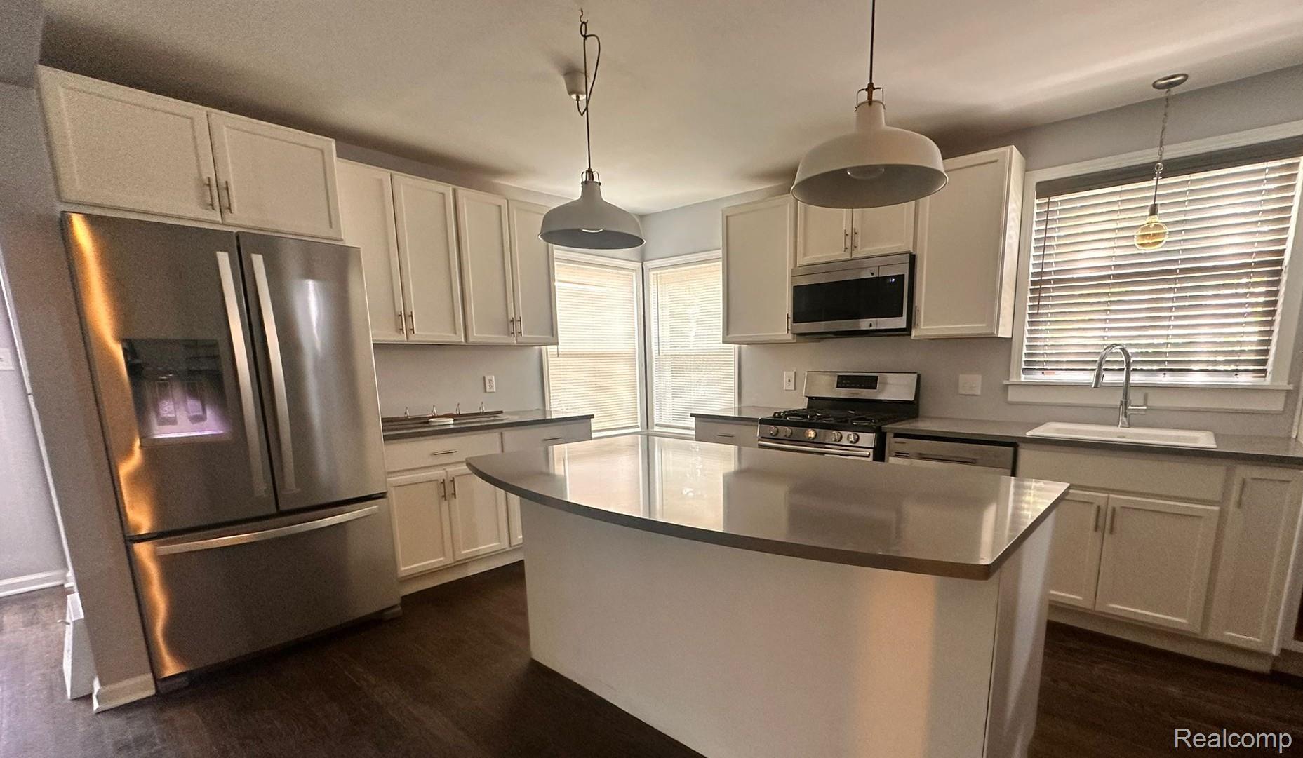 505 Gardendale Street Property Photo 4