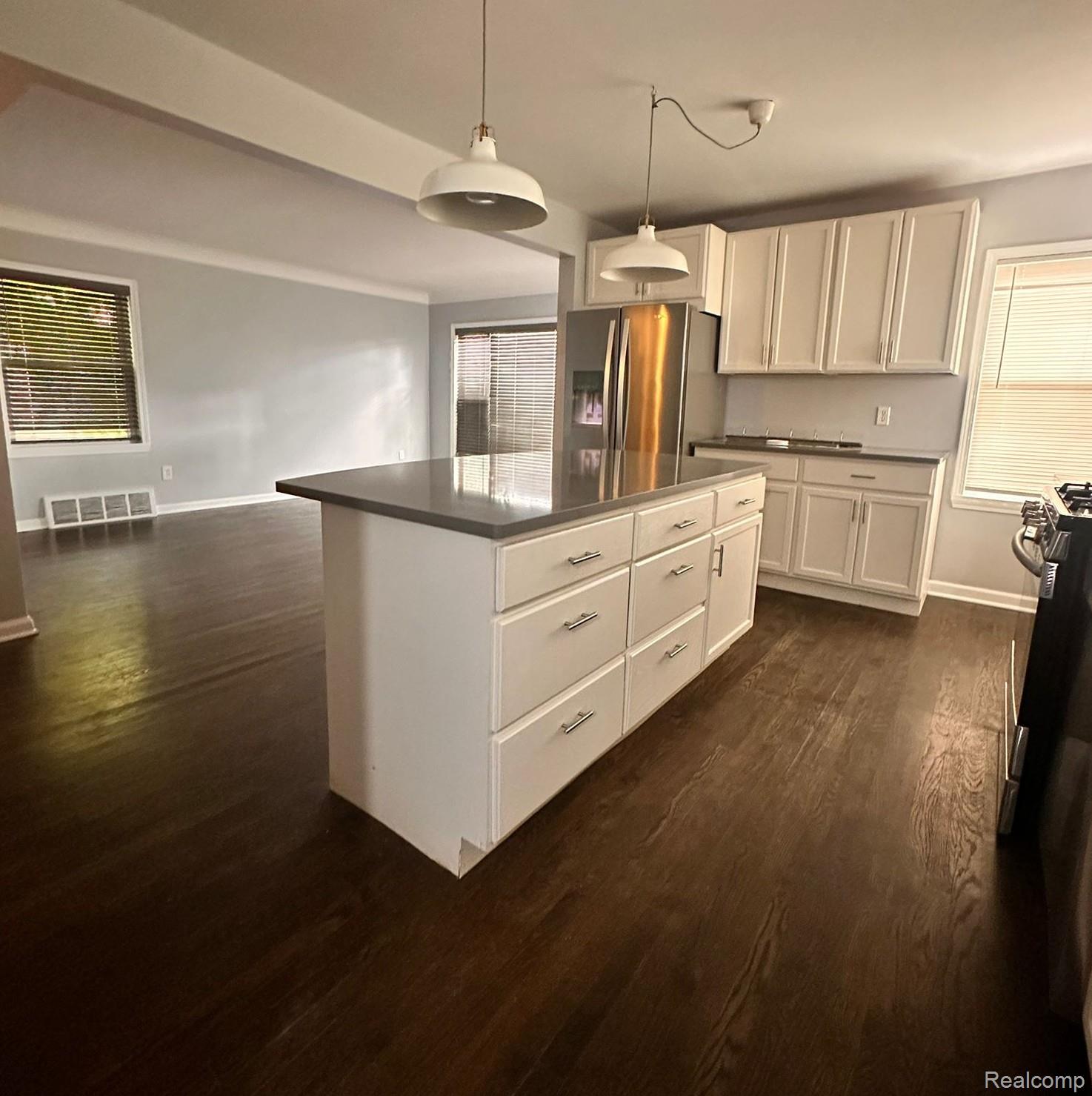 505 Gardendale Street Property Photo 6