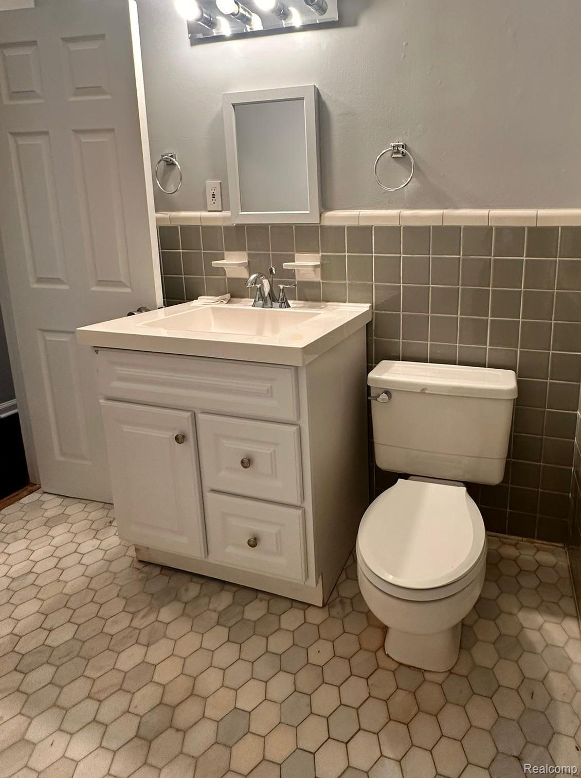 505 Gardendale Street Property Photo 12