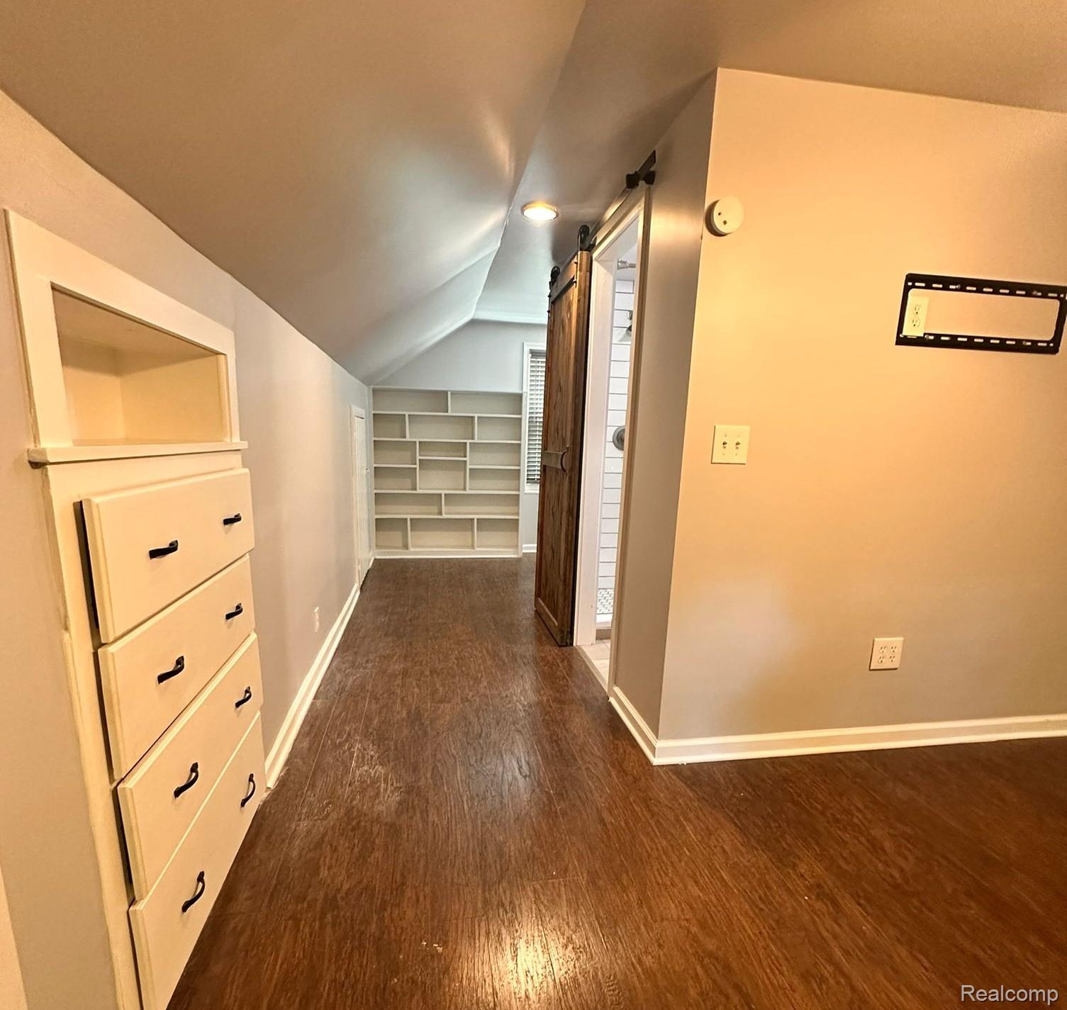 505 Gardendale Street Property Photo 15