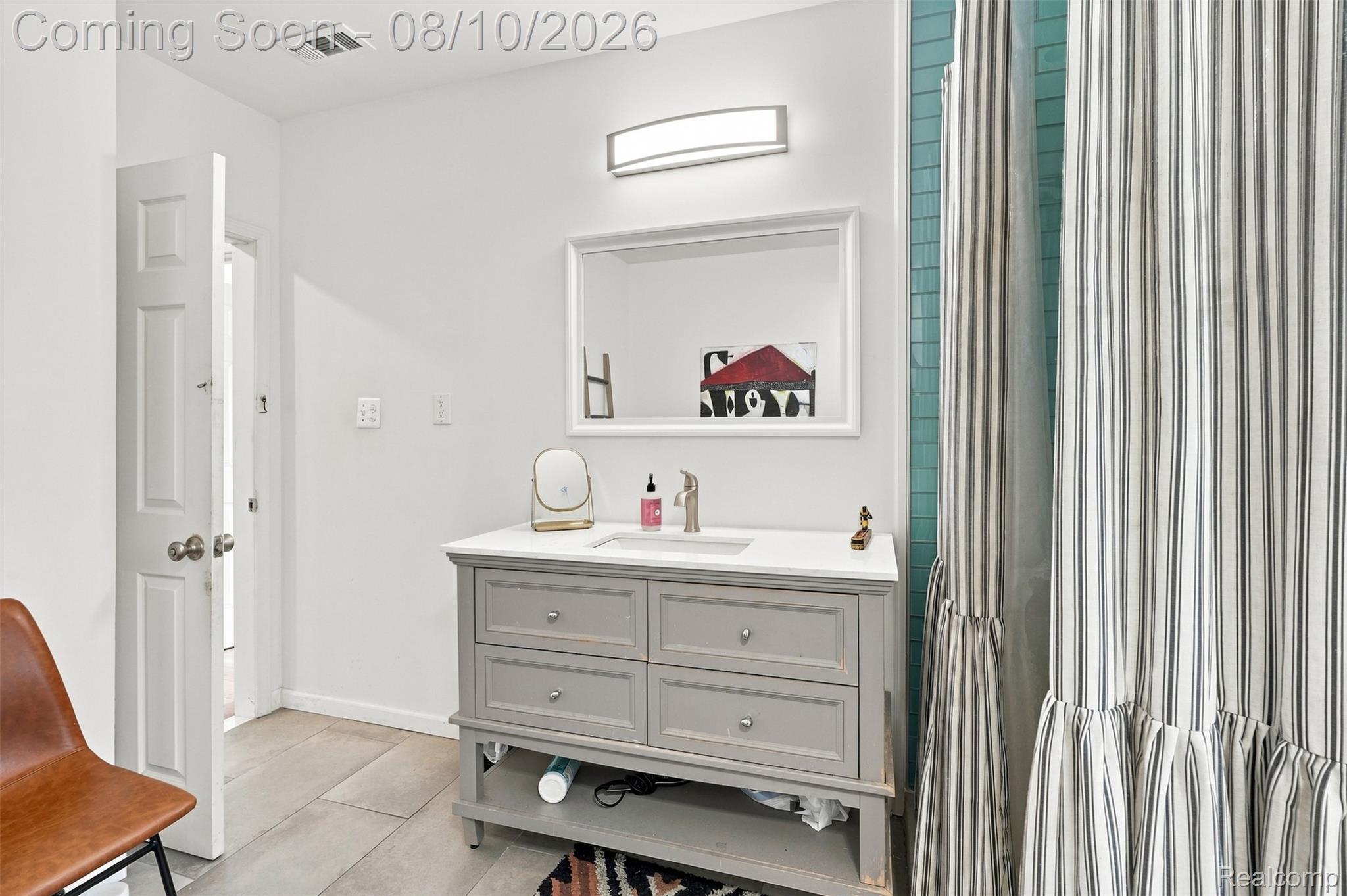 2400 Edison Property Photo 17