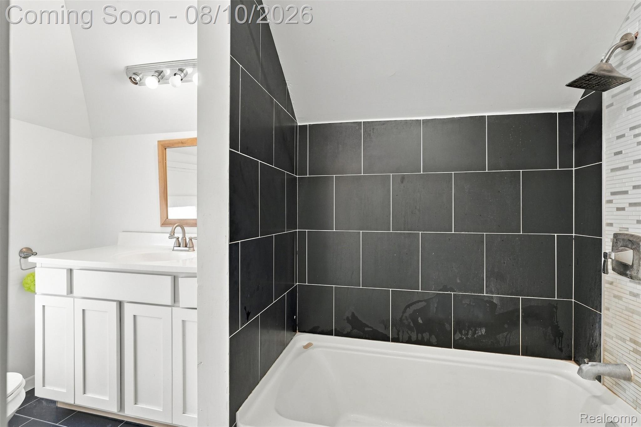 2400 Edison Property Photo 22