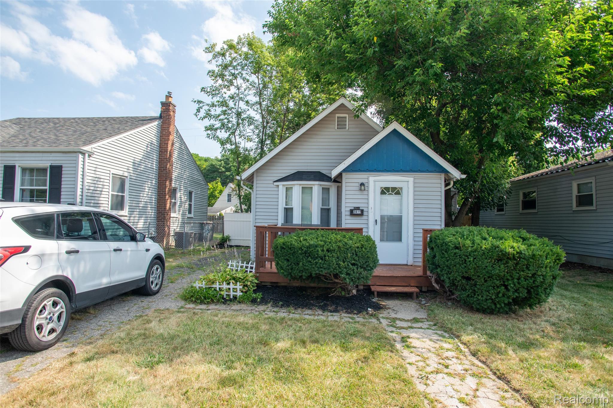 2814 Crooks Road Property Photo 1