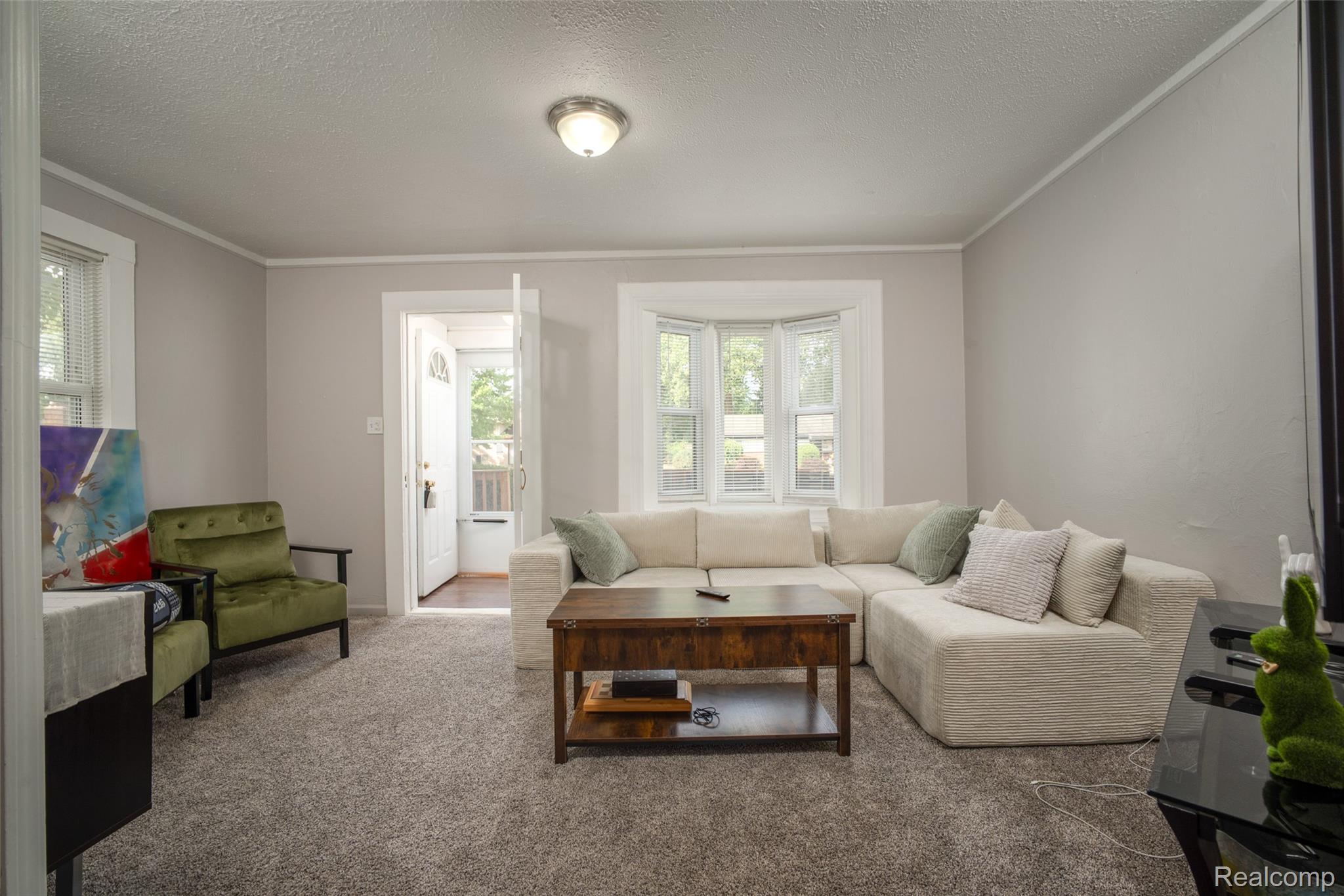 2814 Crooks Road Property Photo 5