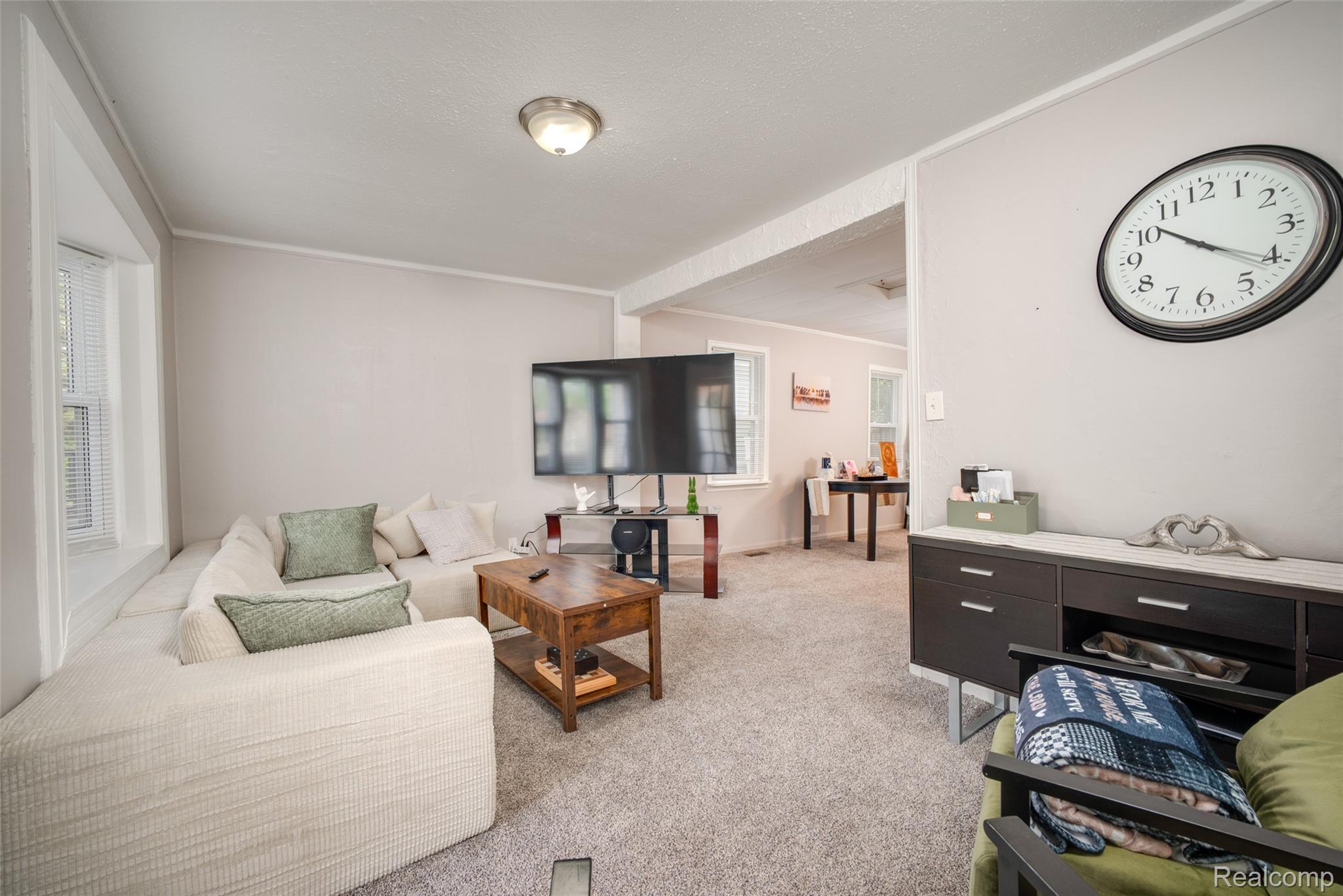 2814 Crooks Road Property Photo 6