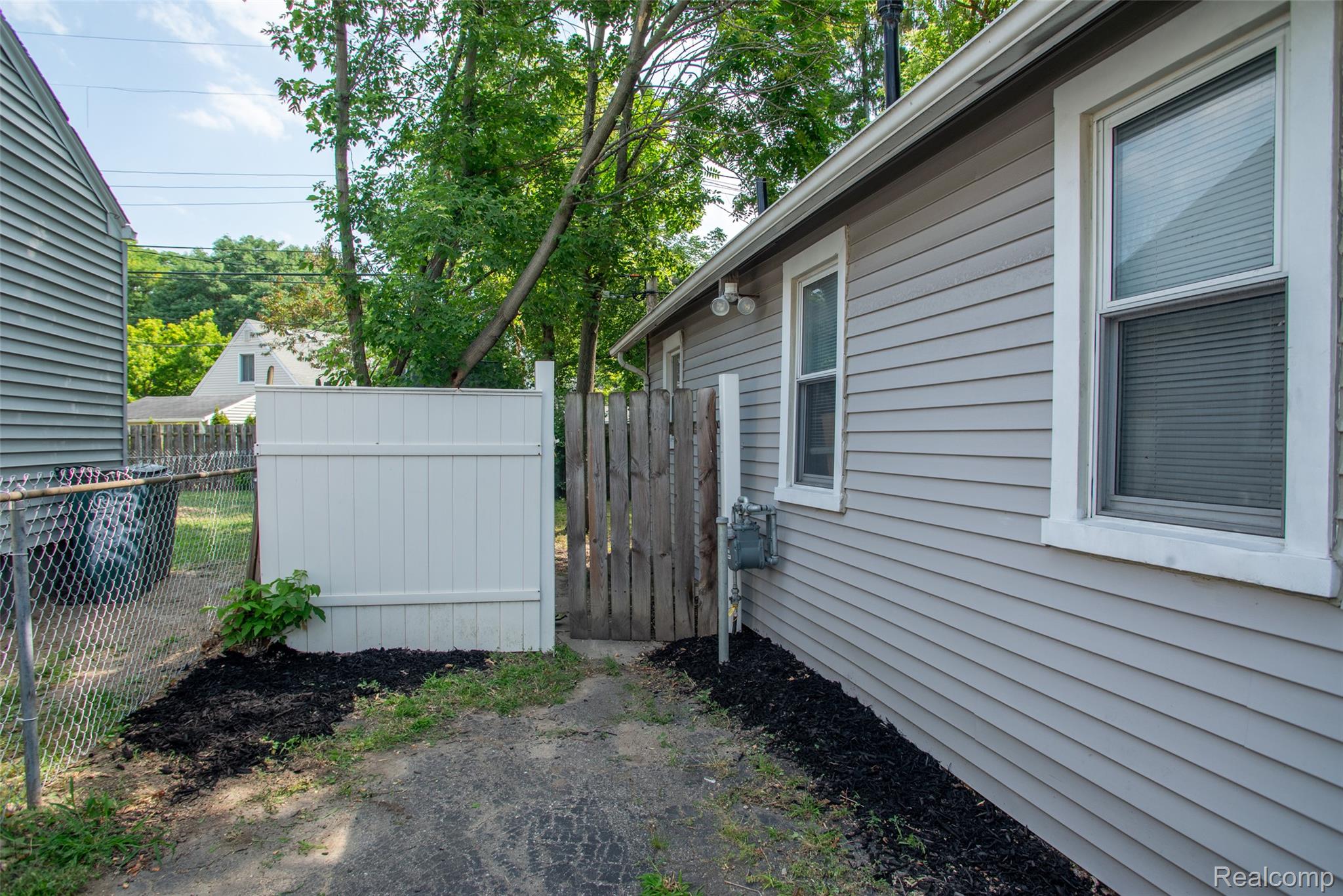 2814 Crooks Road Property Photo 18