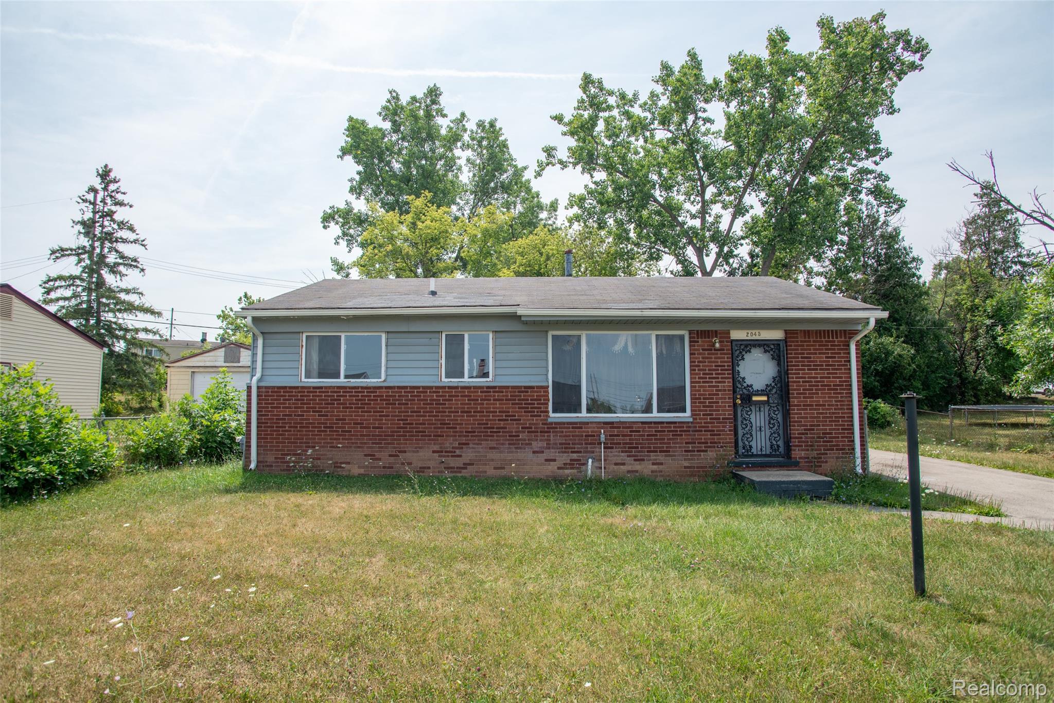 2045 Flamingo Drive Property Photo 1
