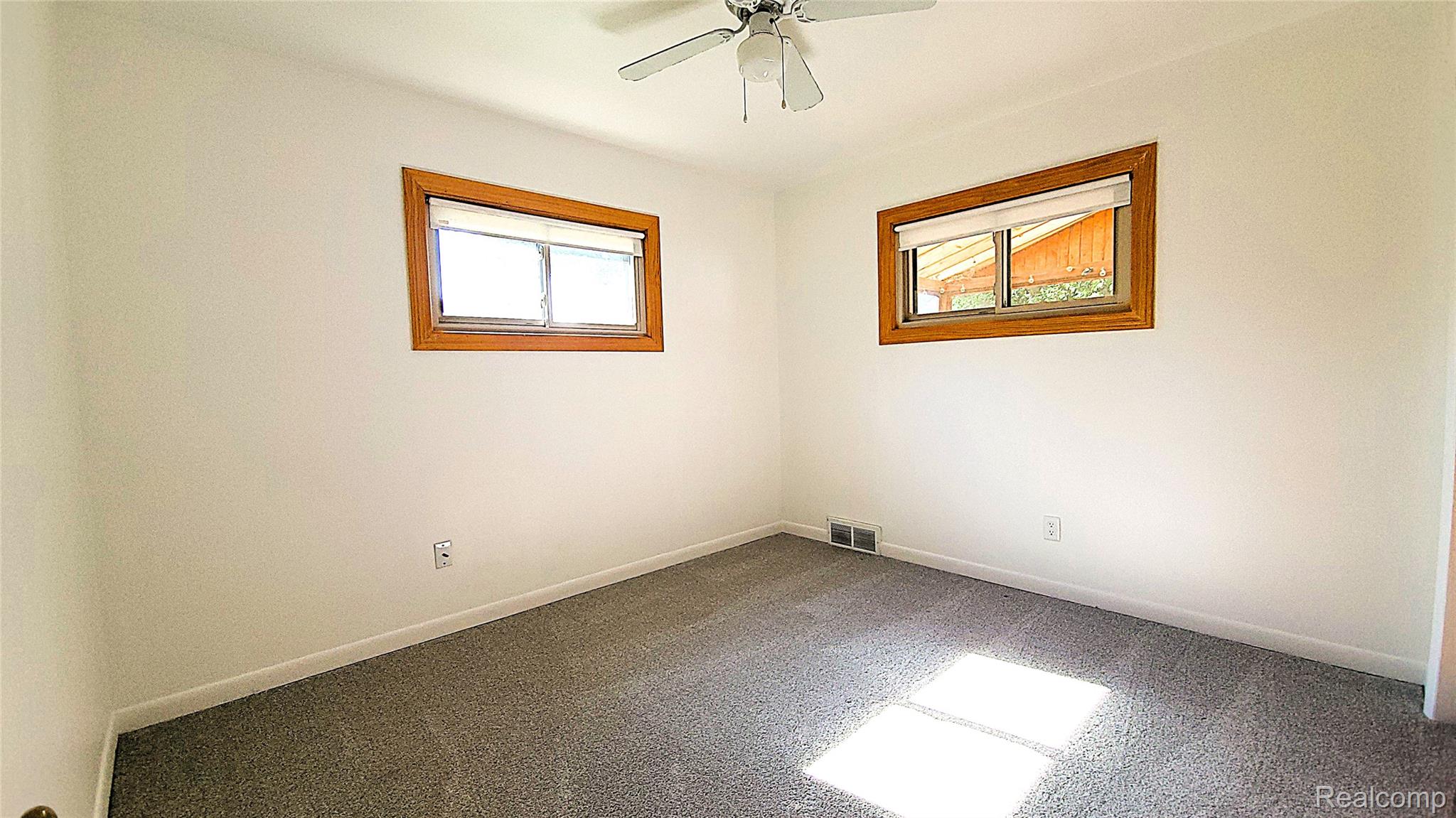 31784 Penn Street Property Photo 9