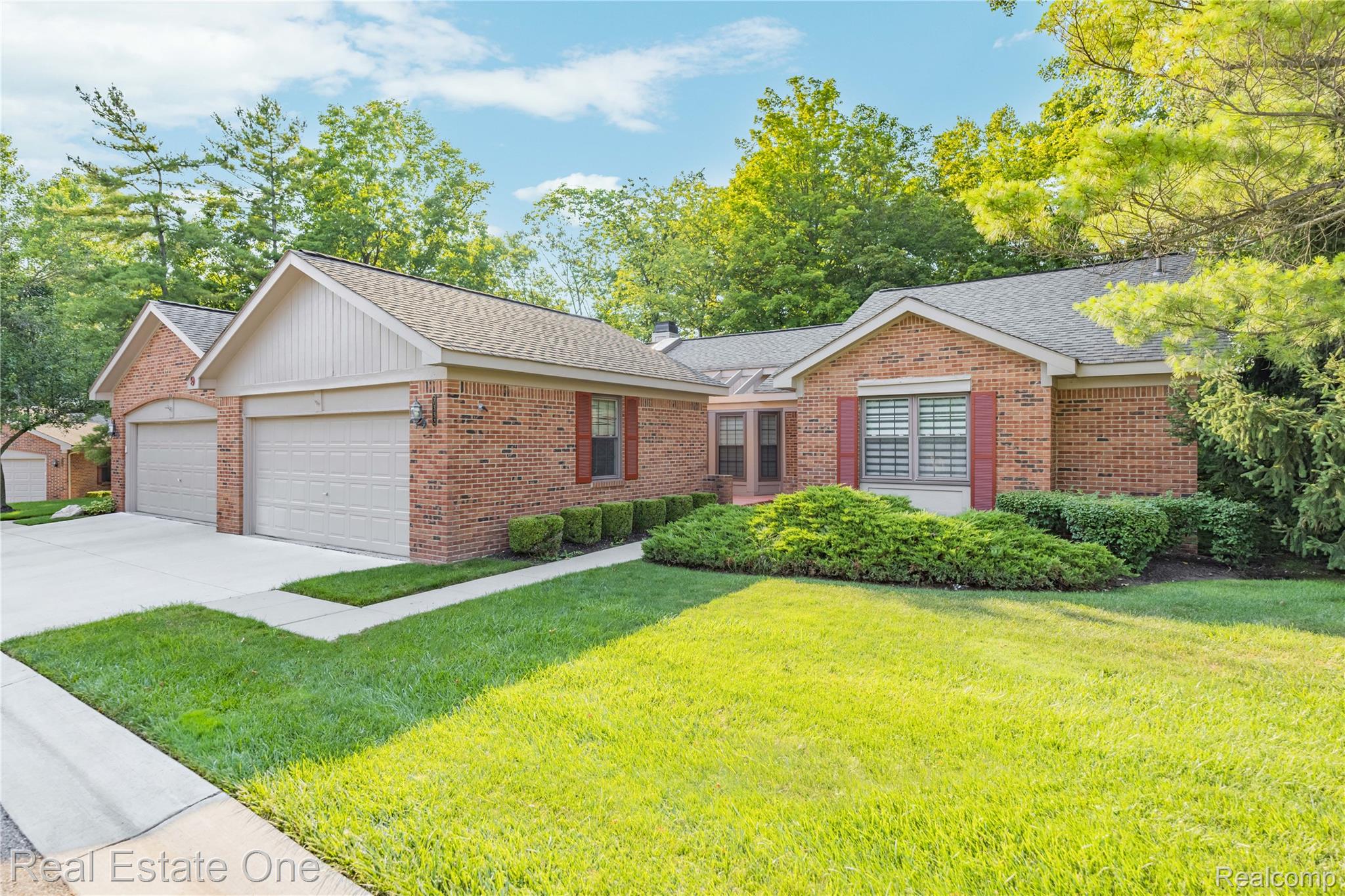 7332 Meadowridge Circle Property Photo 1