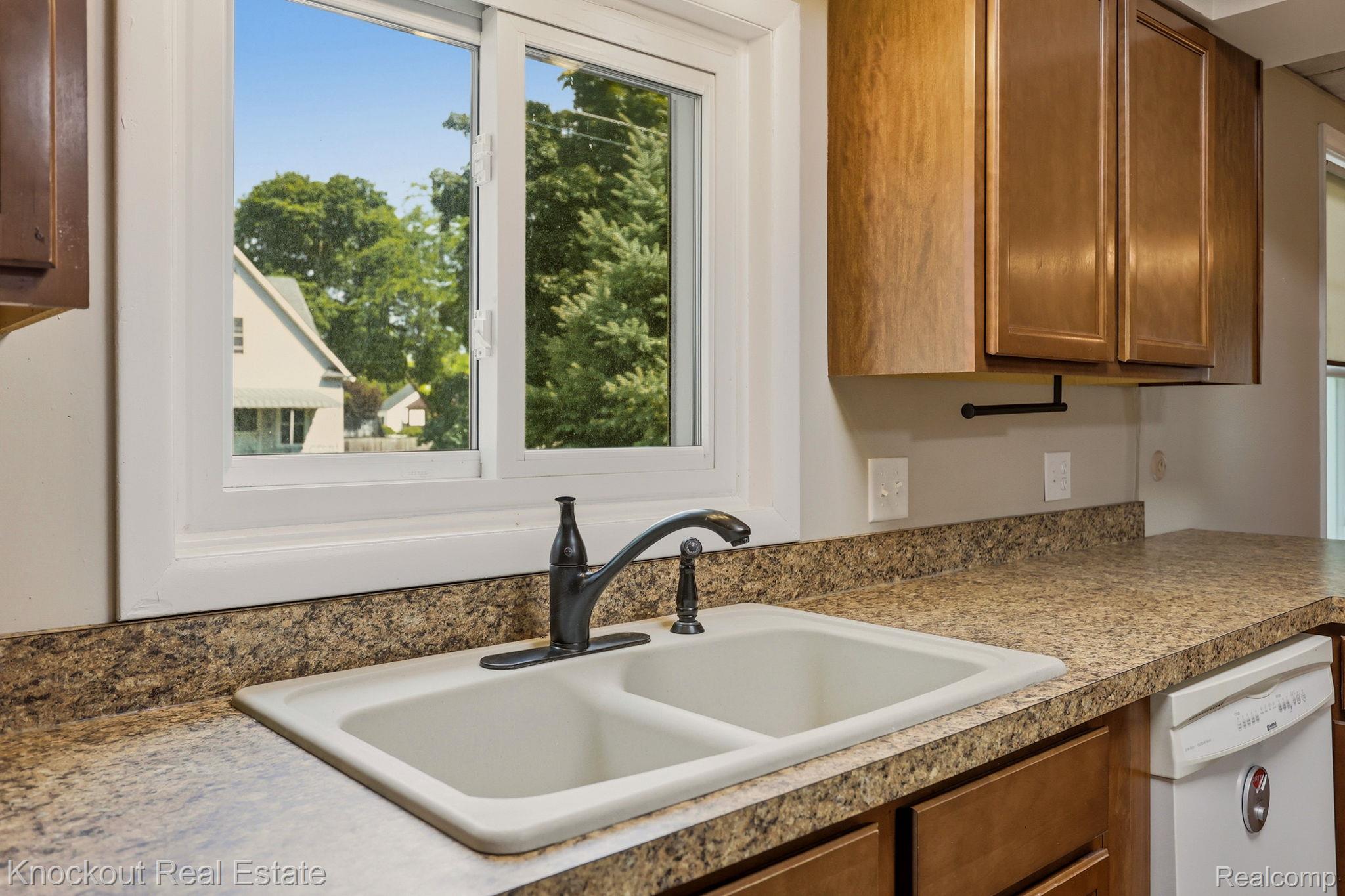2502 Stobbe Street Property Photo 16