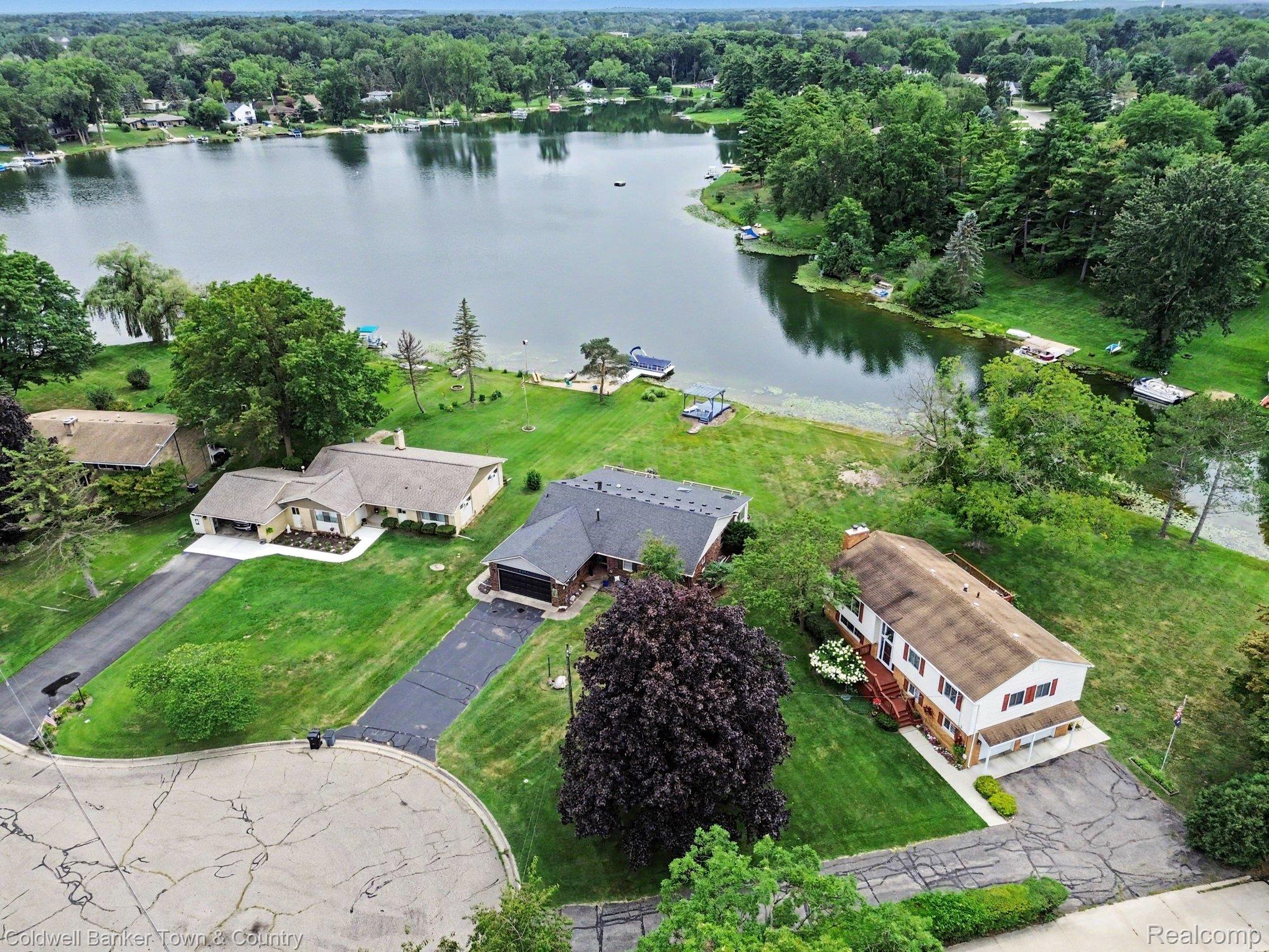 5134 Red Fox Drive Property Photo 3