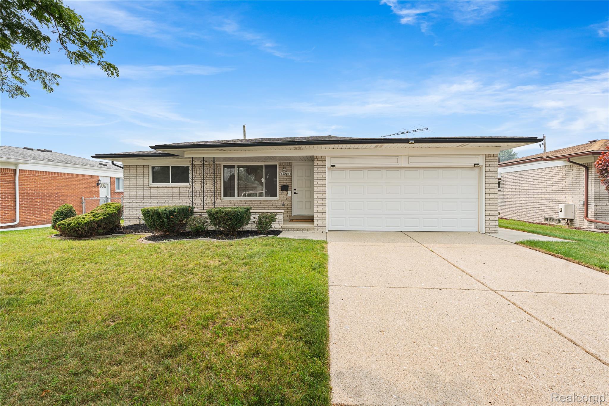 35203 Eden Park Drive Property Photo 1