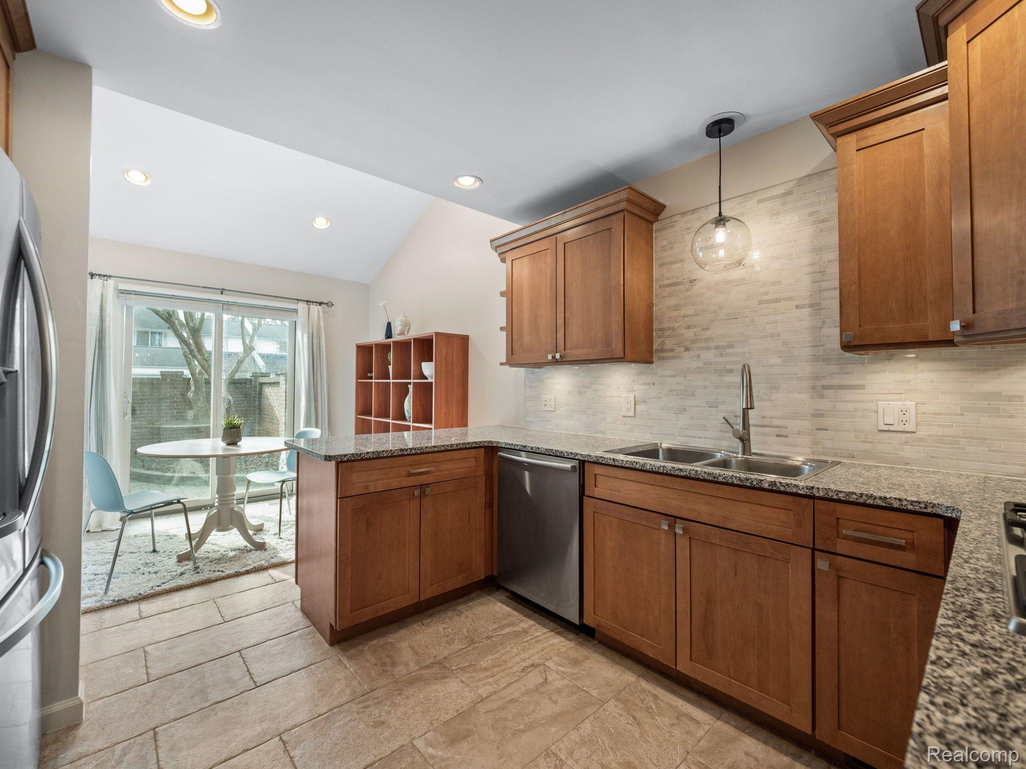 177 E Long Lake Road Property Photo 7