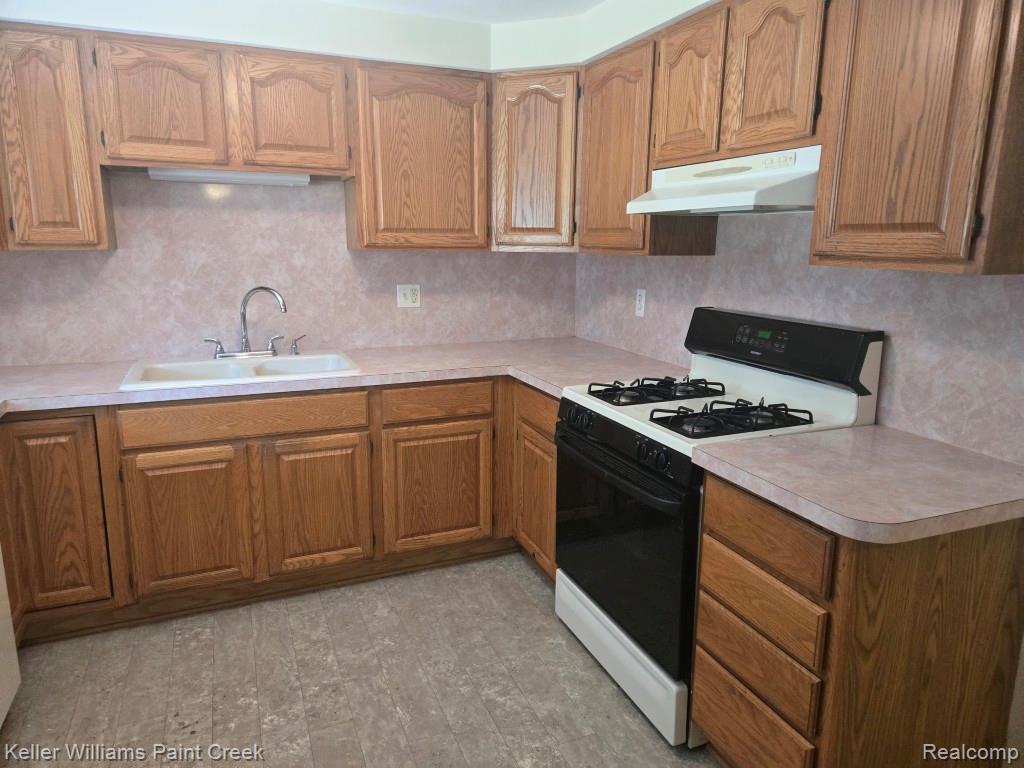 1460 Gravel Ridge Drive Property Photo 8