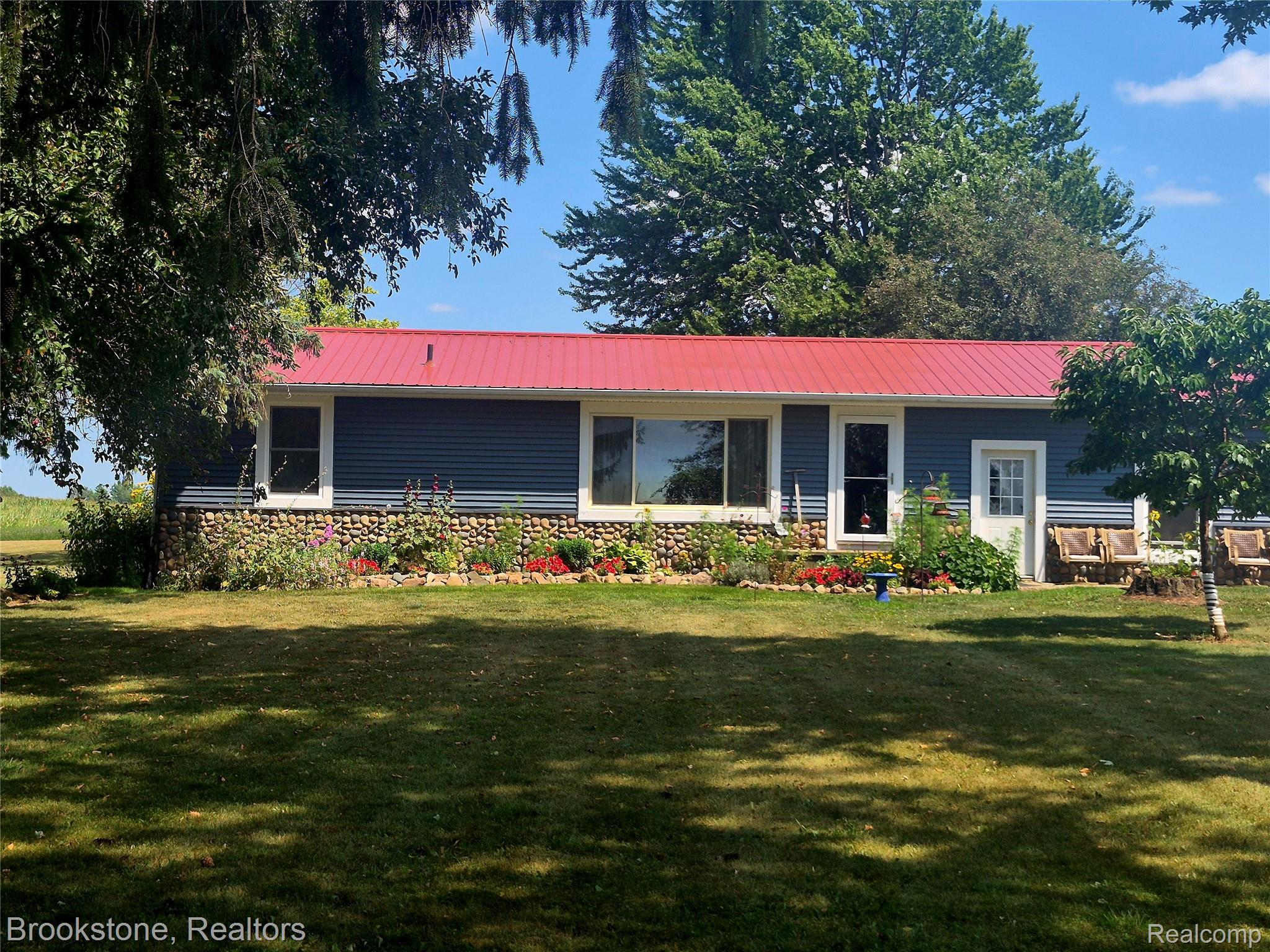 8426 Lake Pleasant Road Property Photo 1