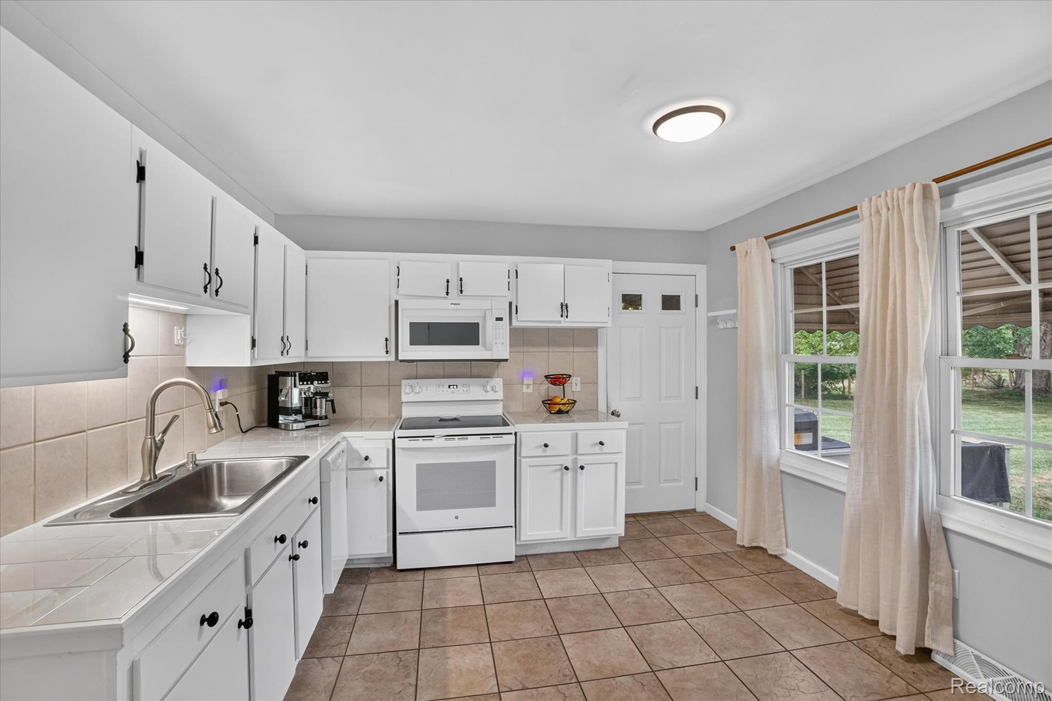 10356 Linden Road Property Photo 13
