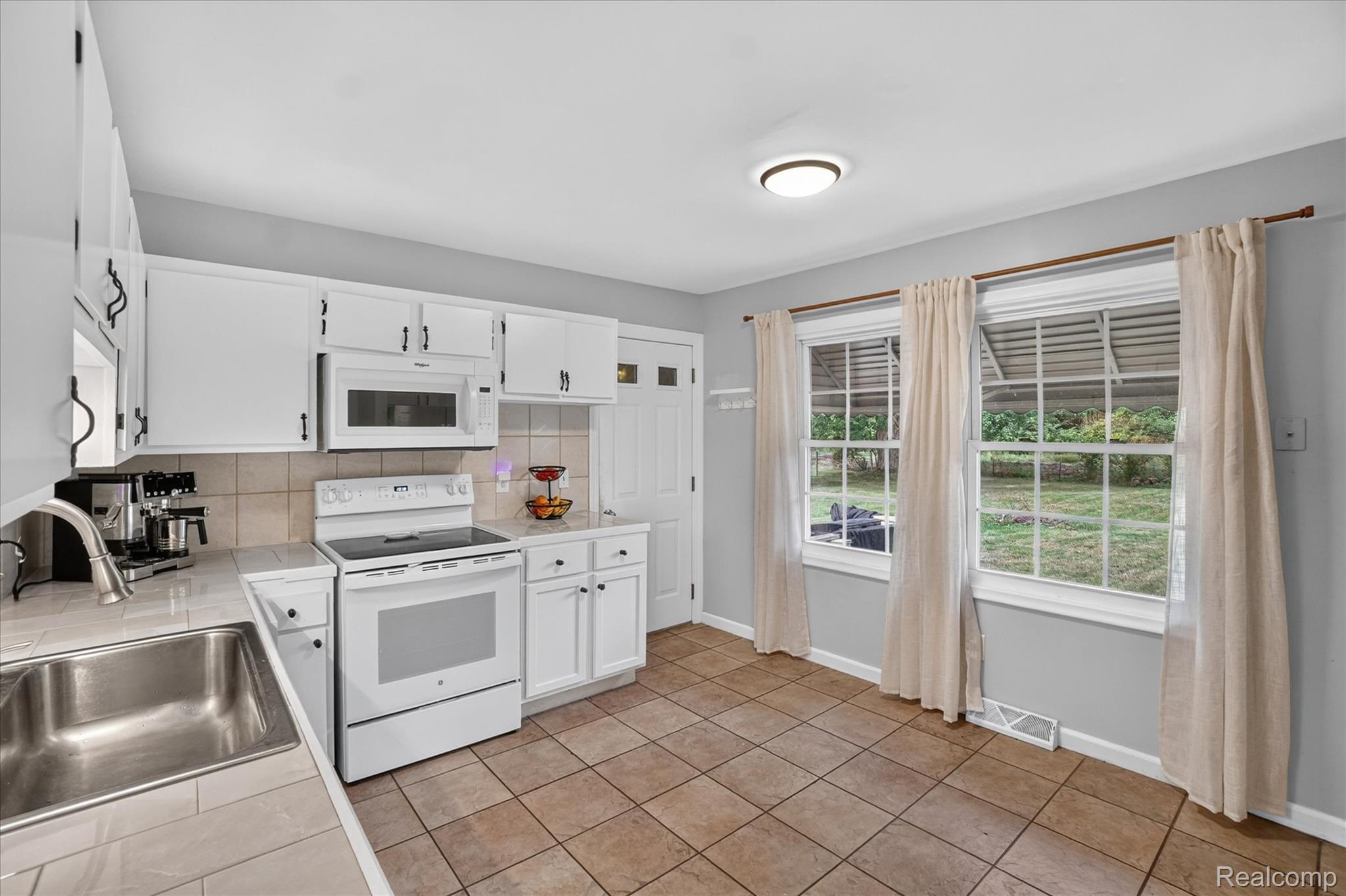 10356 Linden Road Property Photo 14