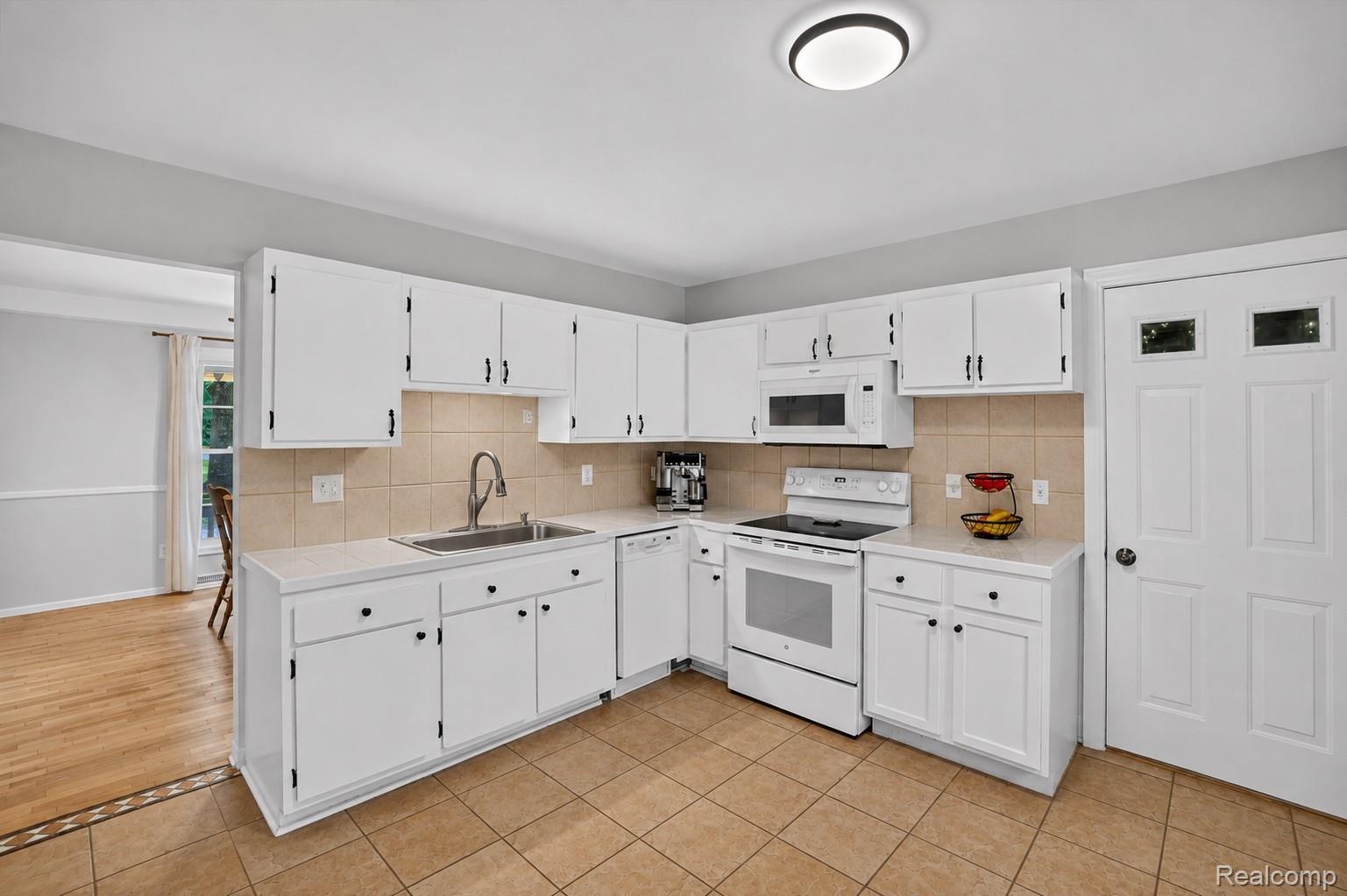10356 Linden Road Property Photo 16