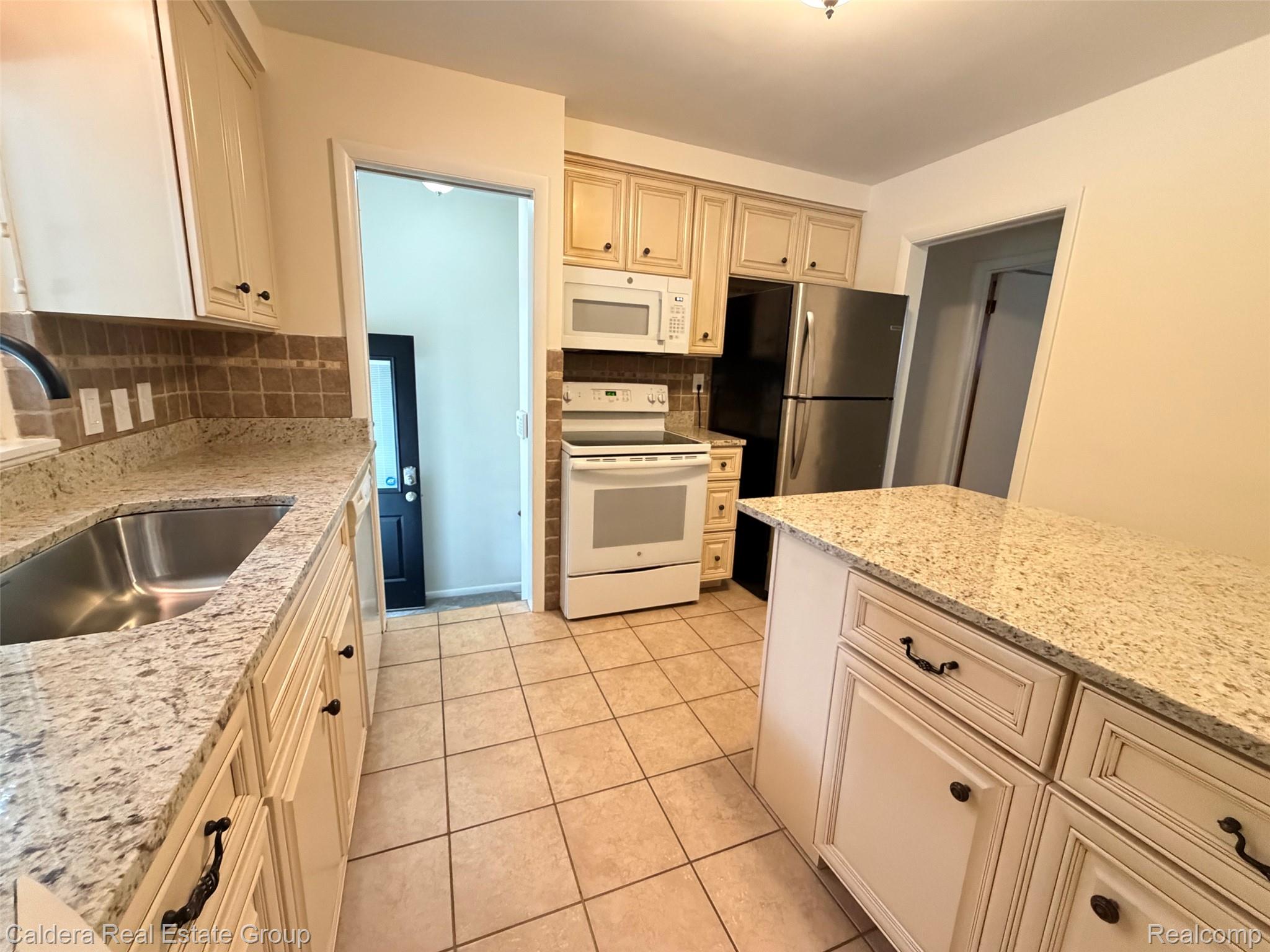 20950 Country Club Drive Property Photo 5