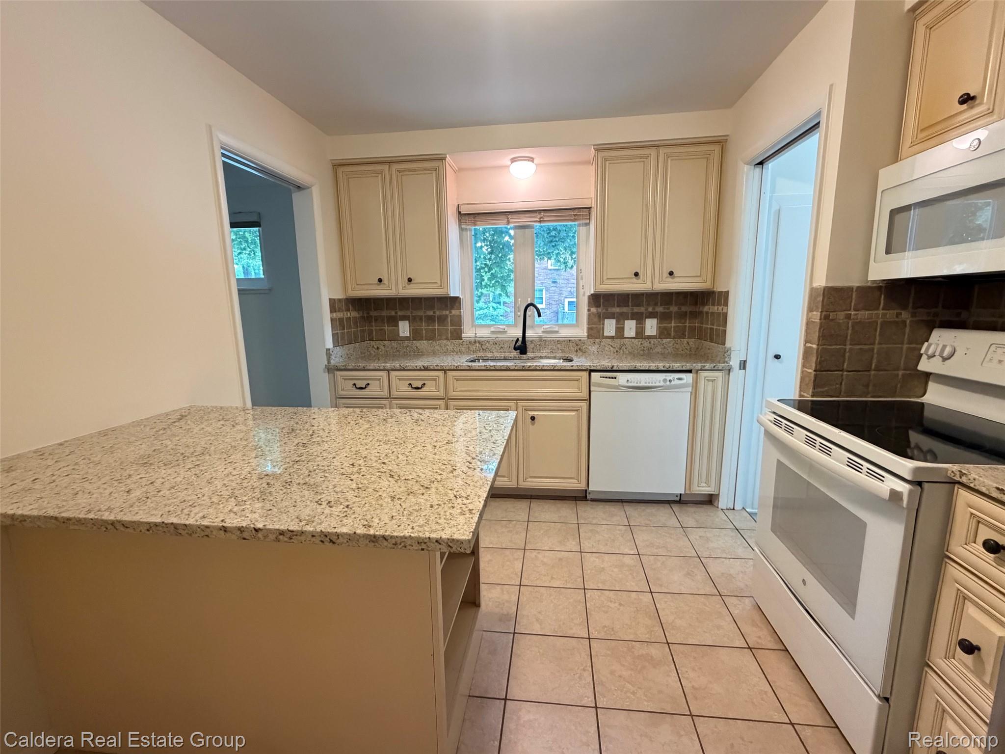 20950 Country Club Drive Property Photo 6