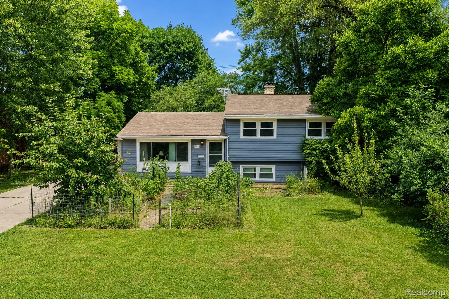 1421 Cedarhill Drive Property Photo 1