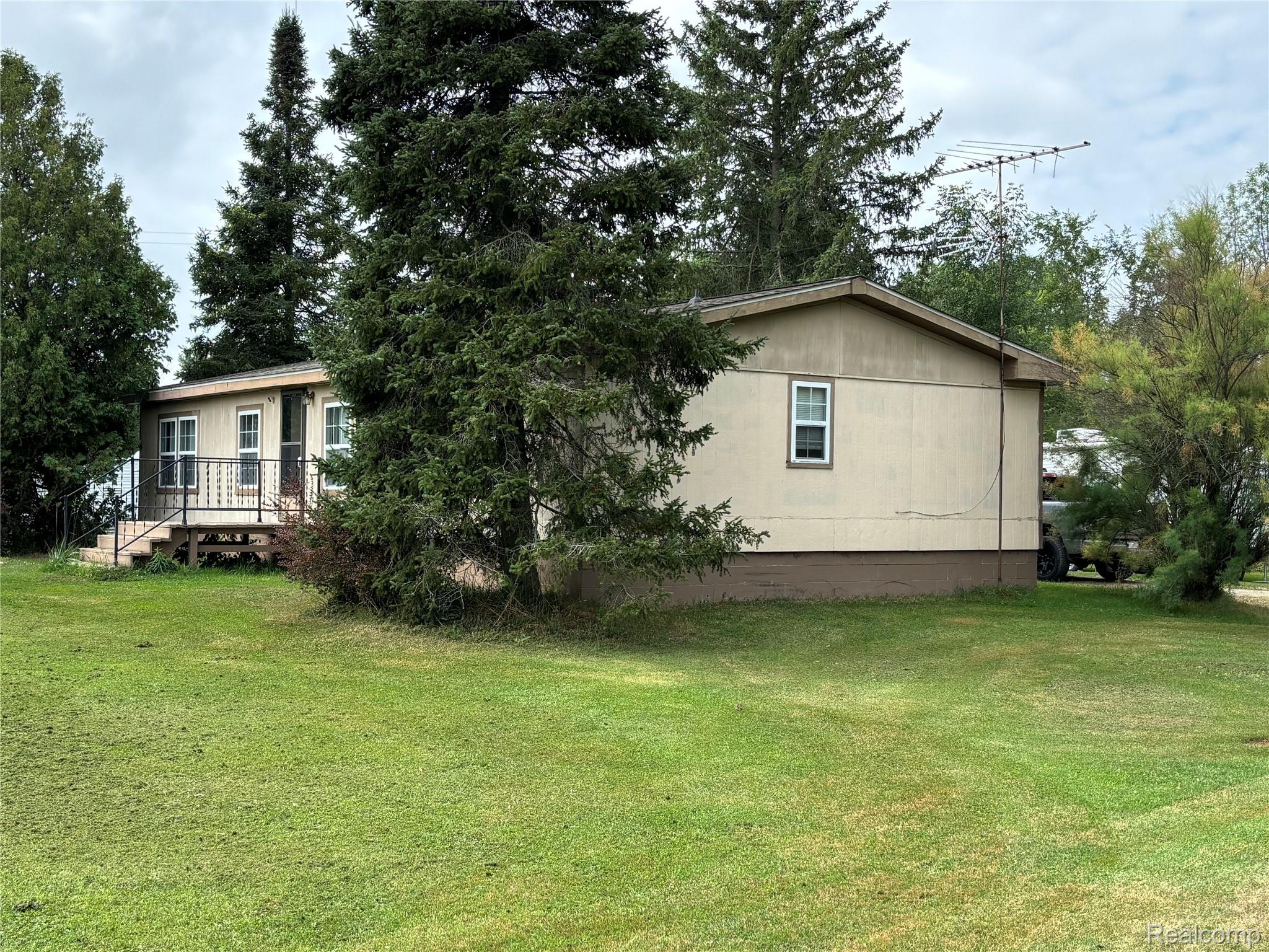 611 Wheeling Road Property Photo 2