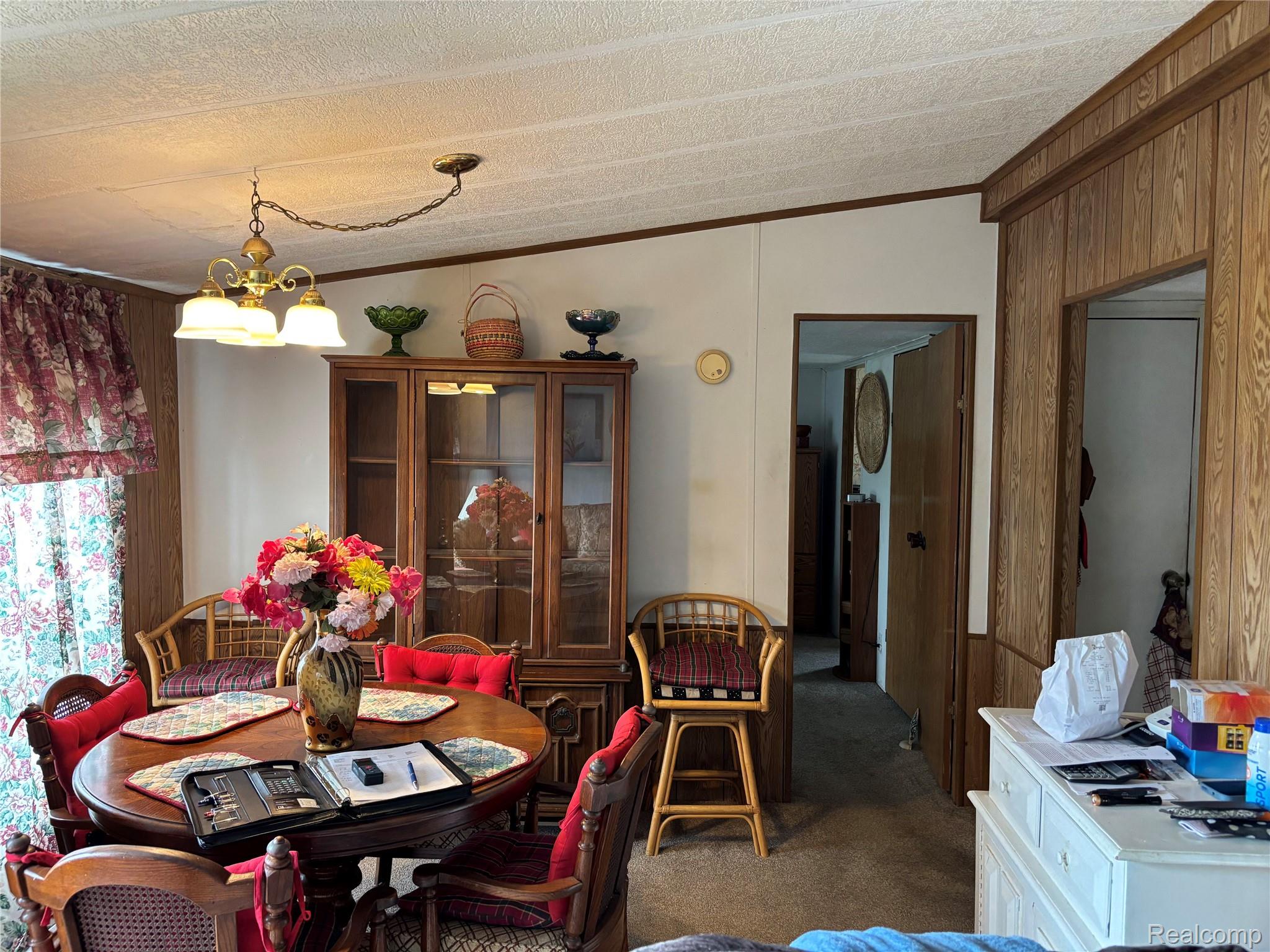 611 Wheeling Road Property Photo 6