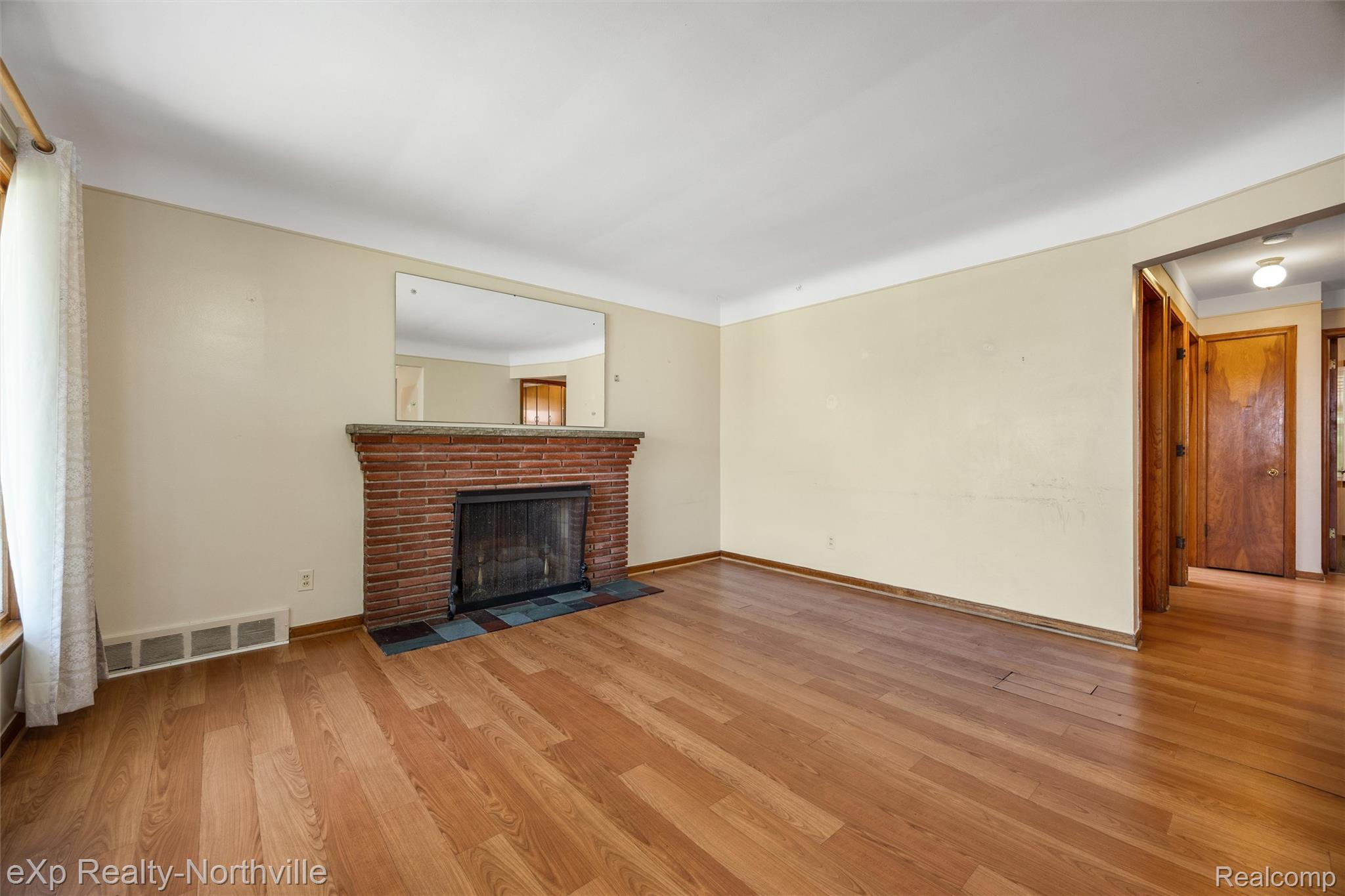 20284 Beaufait Street Property Photo 4