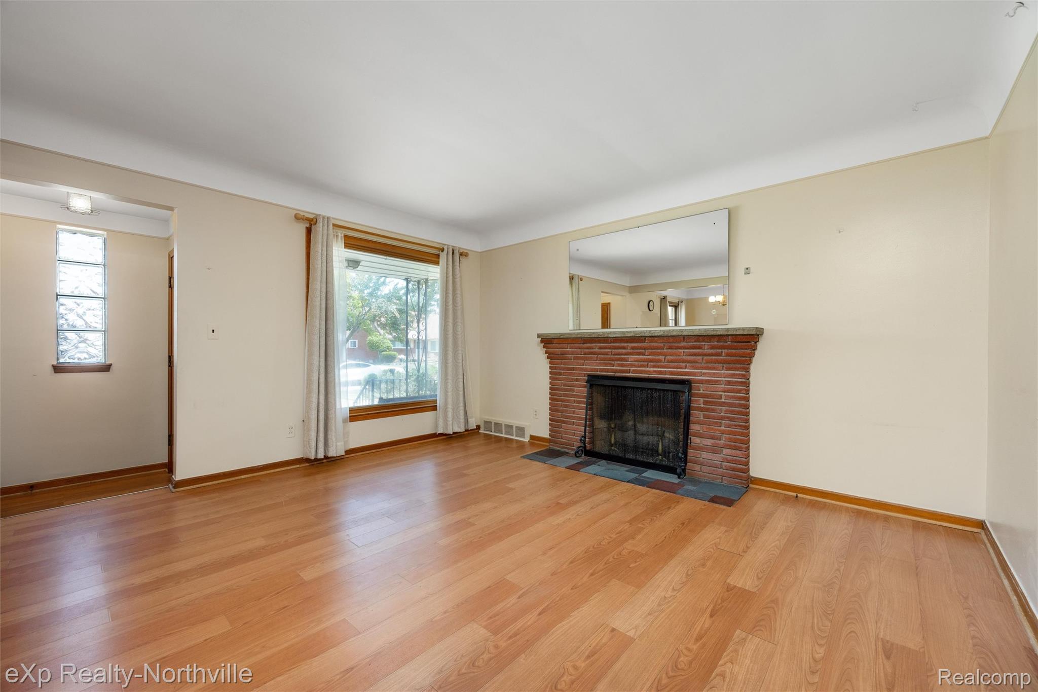 20284 Beaufait Street Property Photo 5