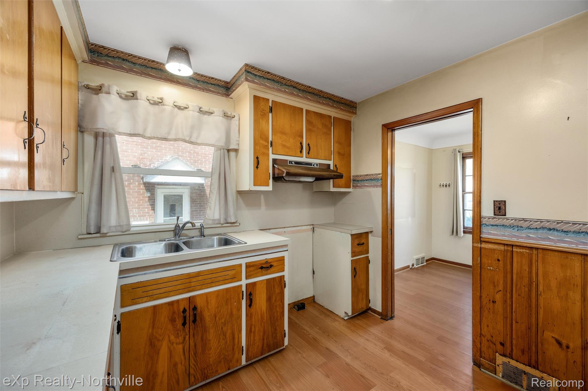 20284 Beaufait Street Property Photo 7