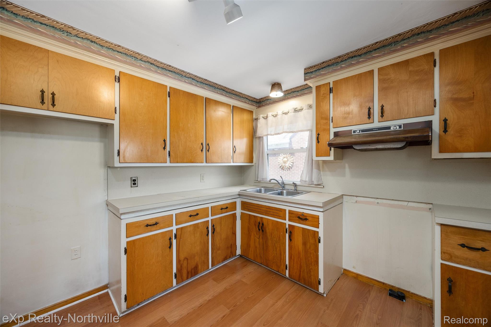 20284 Beaufait Street Property Photo 8