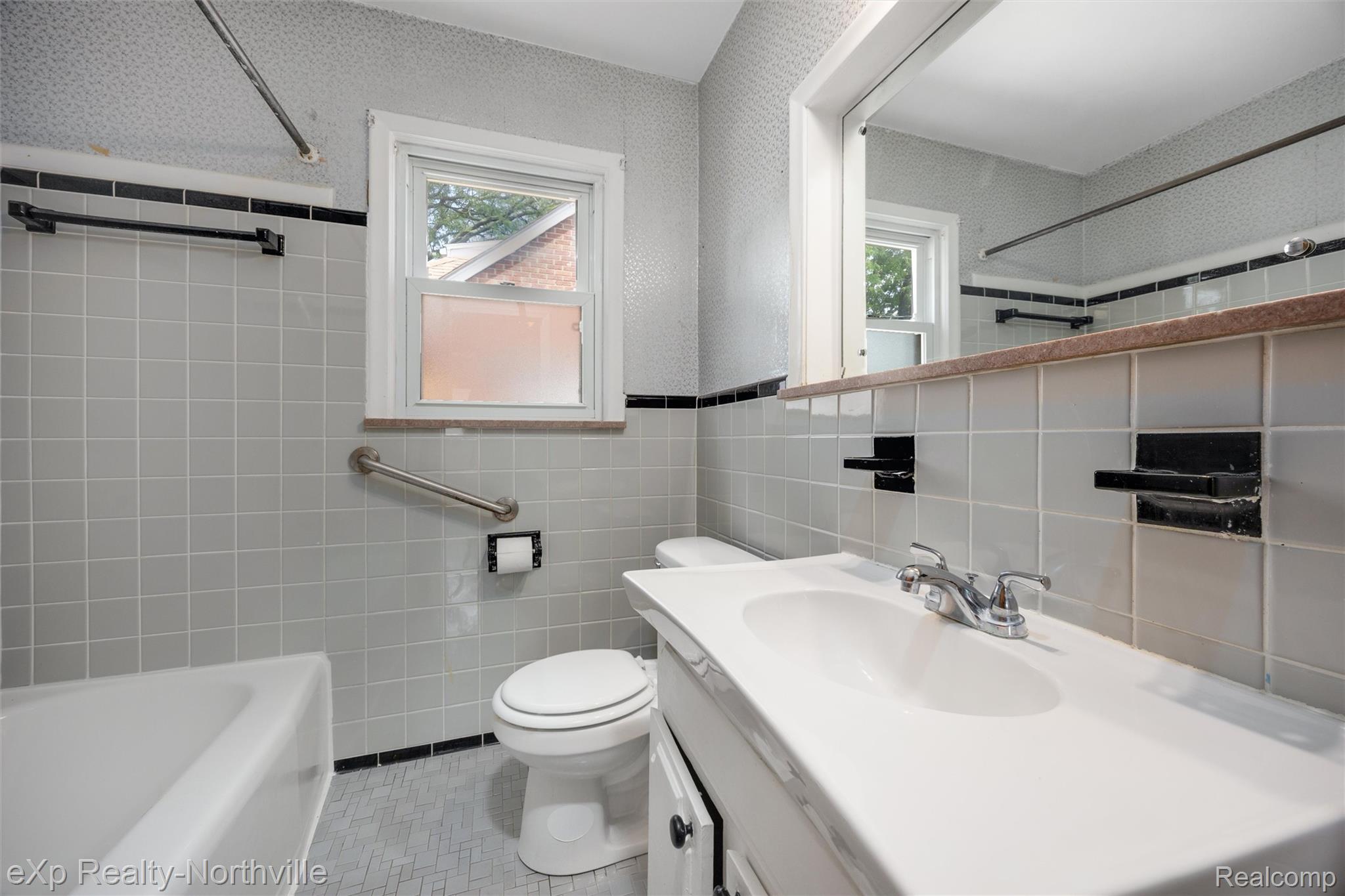 20284 Beaufait Street Property Photo 9