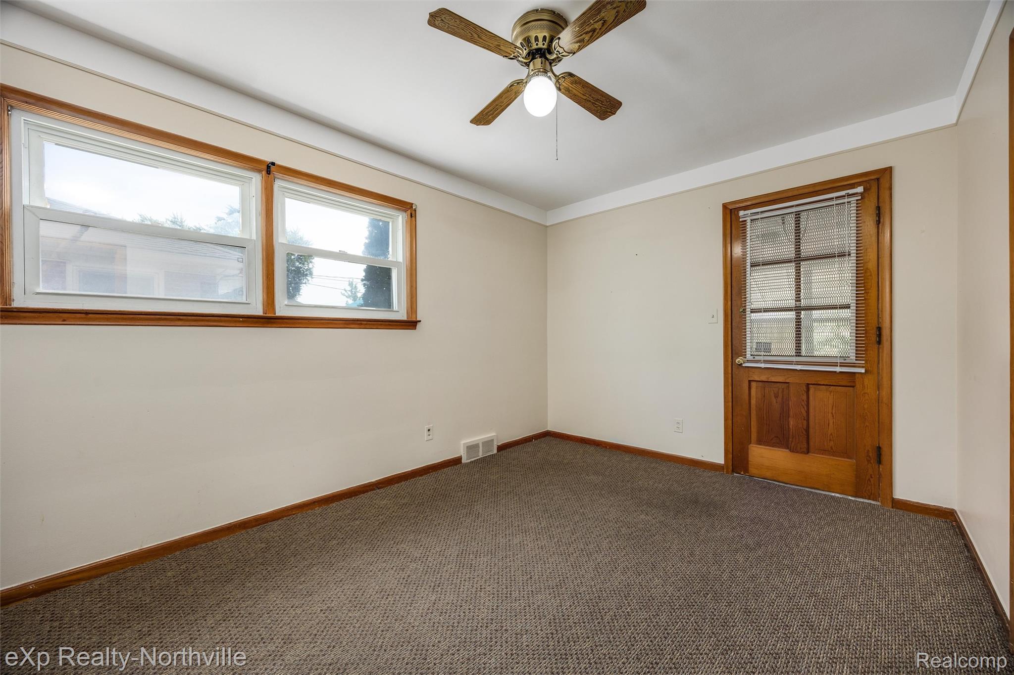 20284 Beaufait Street Property Photo 11