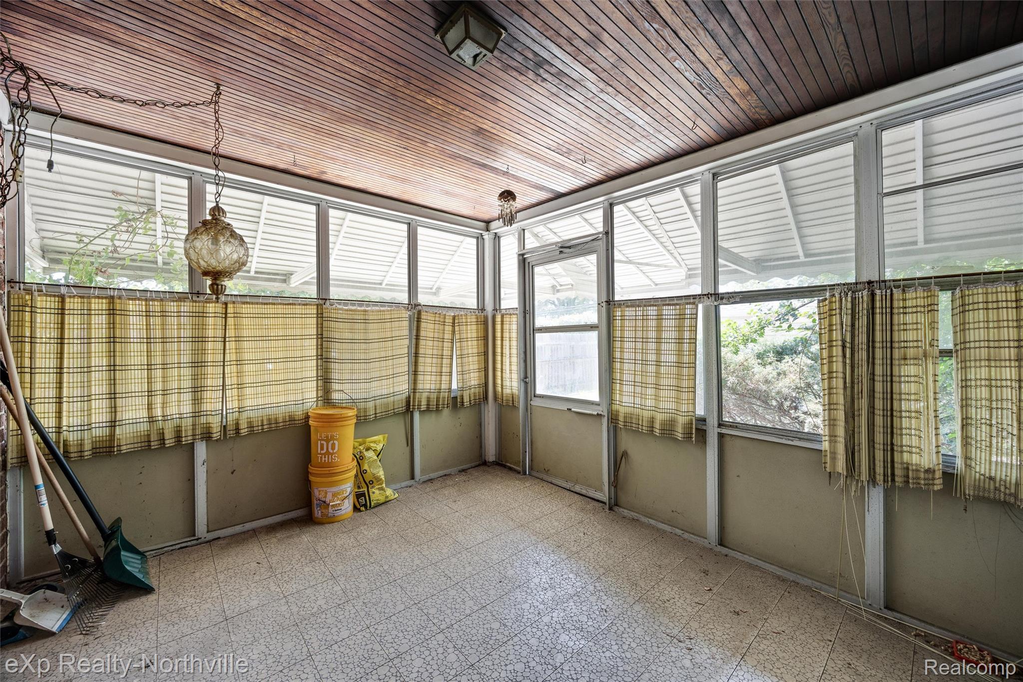 20284 Beaufait Street Property Photo 12