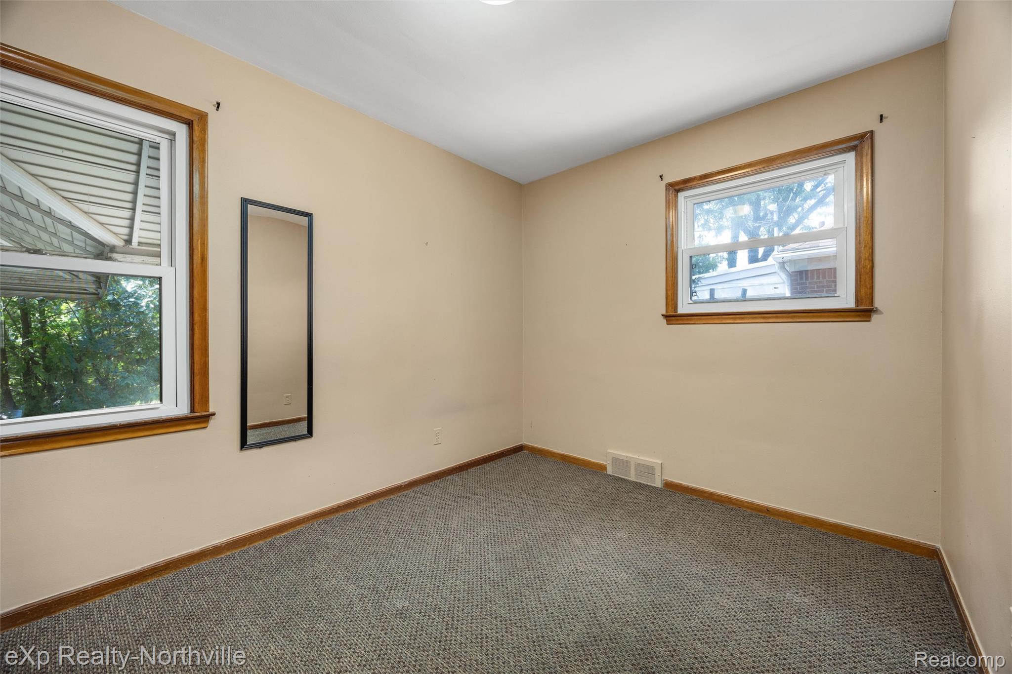 20284 Beaufait Street Property Photo 13